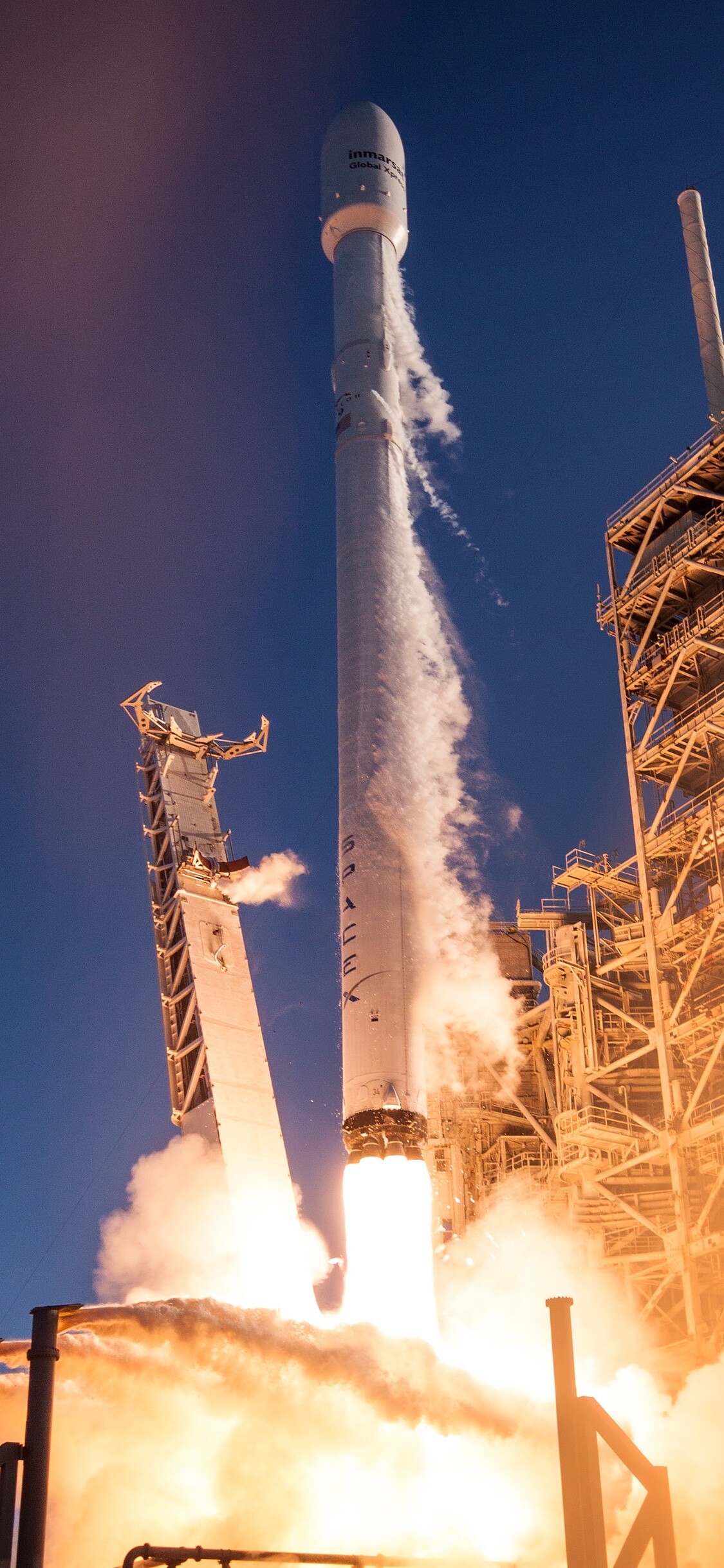 SpaceX: The company founded the world's richest man as of 2022, Aerospace industry. 1130x2440 HD Background.
