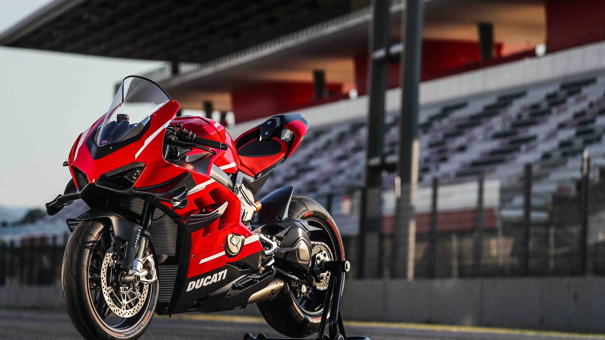 Ducati: 2020 Superleggera V4, This is the third Superleggera incarnation. 2560x1440 HD Wallpaper.