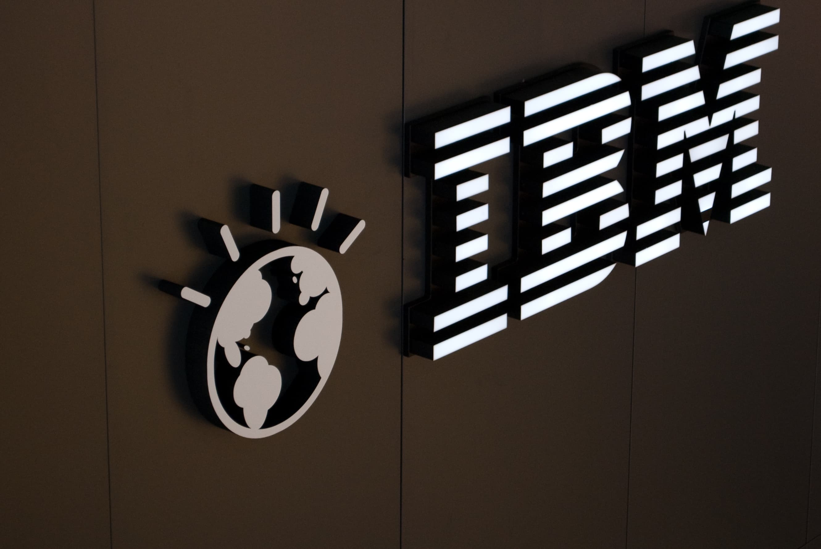 IBM logo, Global strategy, Cutting-edge innovation, Corporate excellence, 2660x1790 HD Desktop