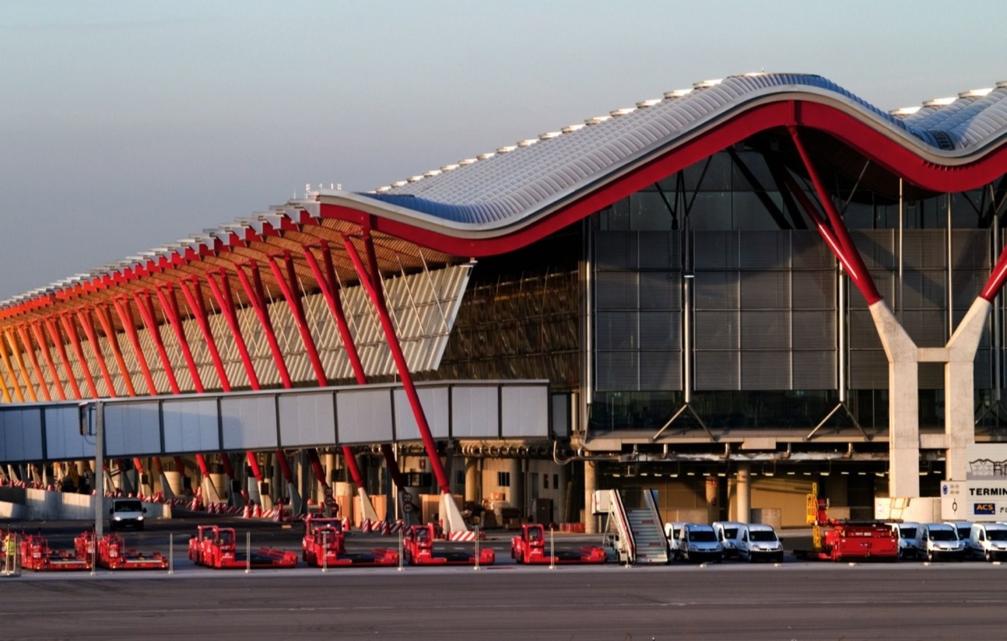 Adolfo Suarez Madrid-Barajas Airport, Terminal design, 2000x1280 HD Desktop