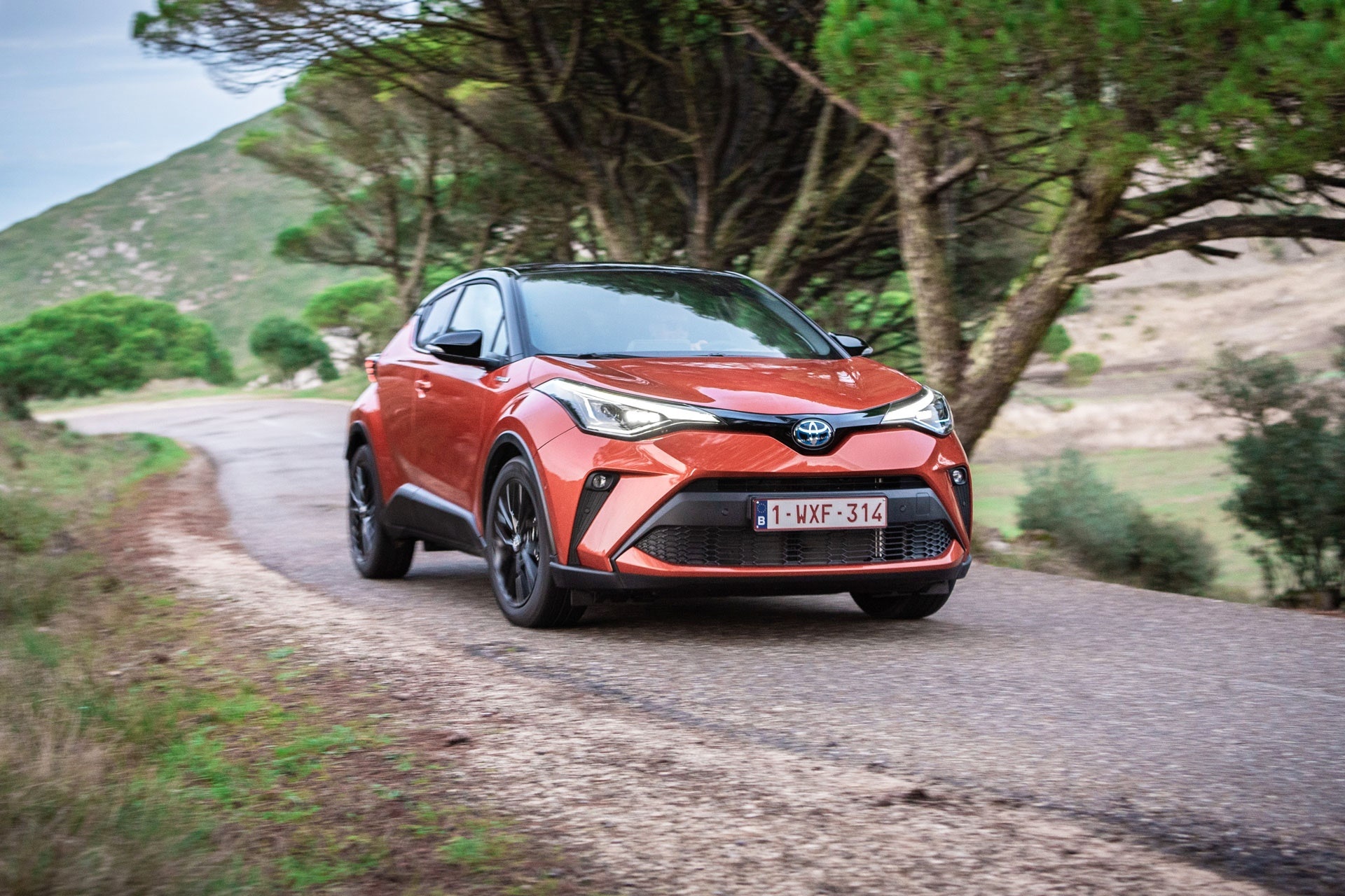 Toyota C-HR, Compact SUV review, Sexy and stylish, Impressive features, 1920x1280 HD Desktop