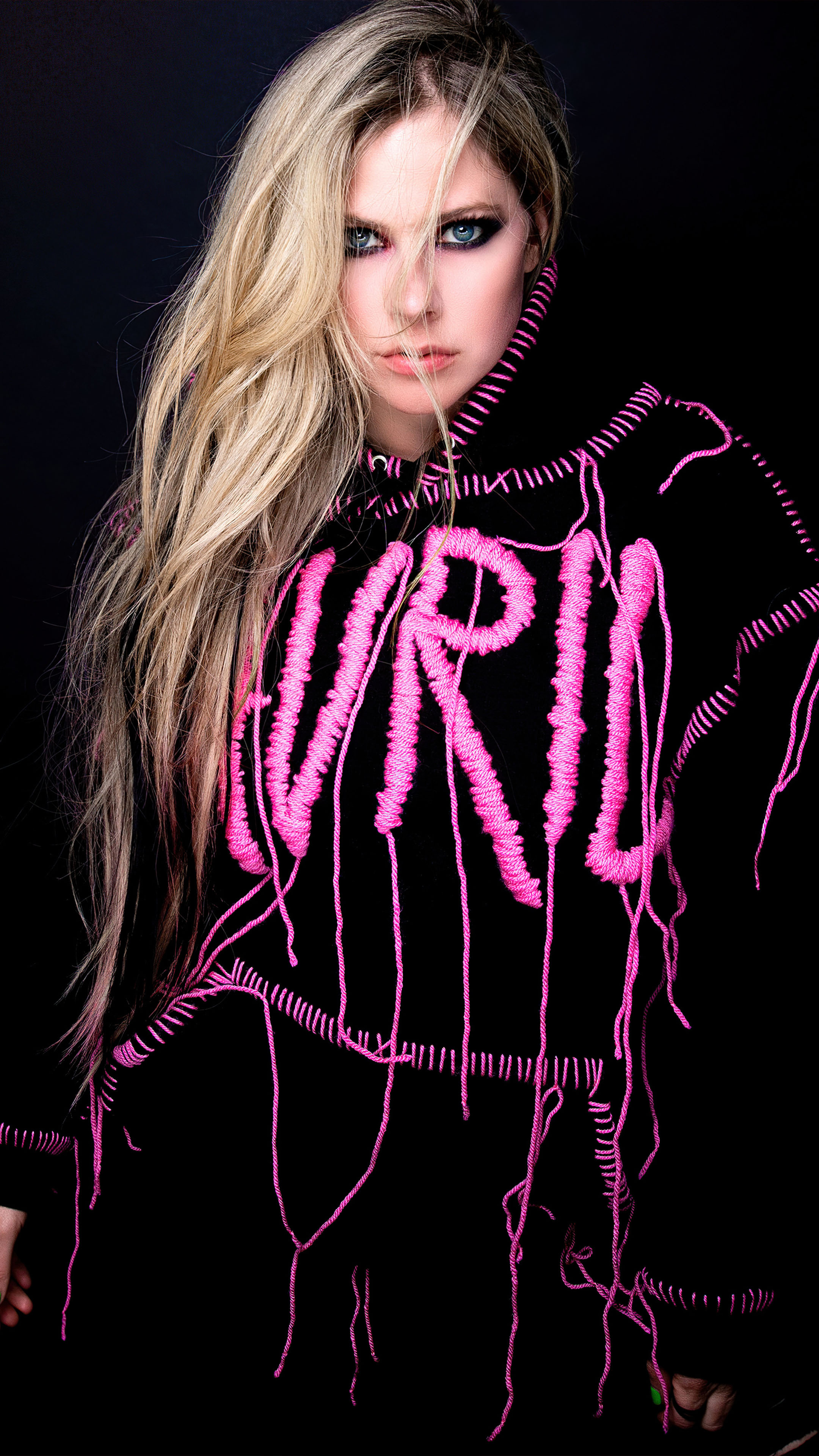 Avril Lavigne, 2022 magazine photoshoot, 4K ultra HD, Vogue-worthy visuals, 2160x3840 4K Handy