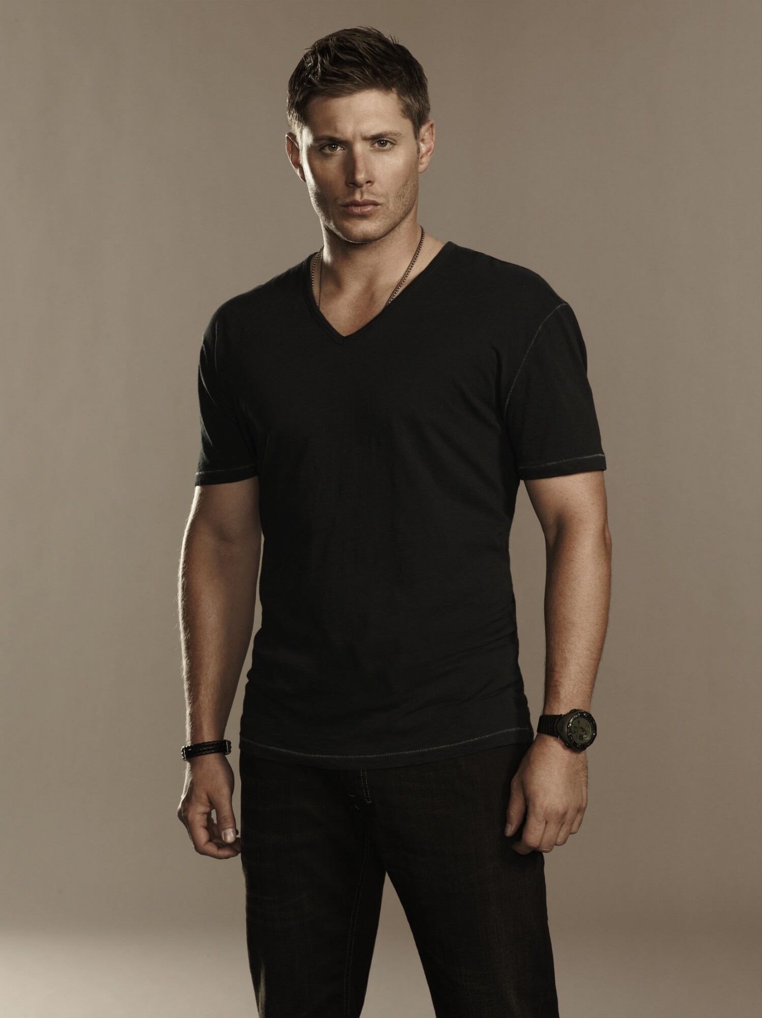 Jensen Ackles: Appeared in the television series Dark Angel on Fox in 2001 as serial killer X5-493. 1500x2000 HD Background.