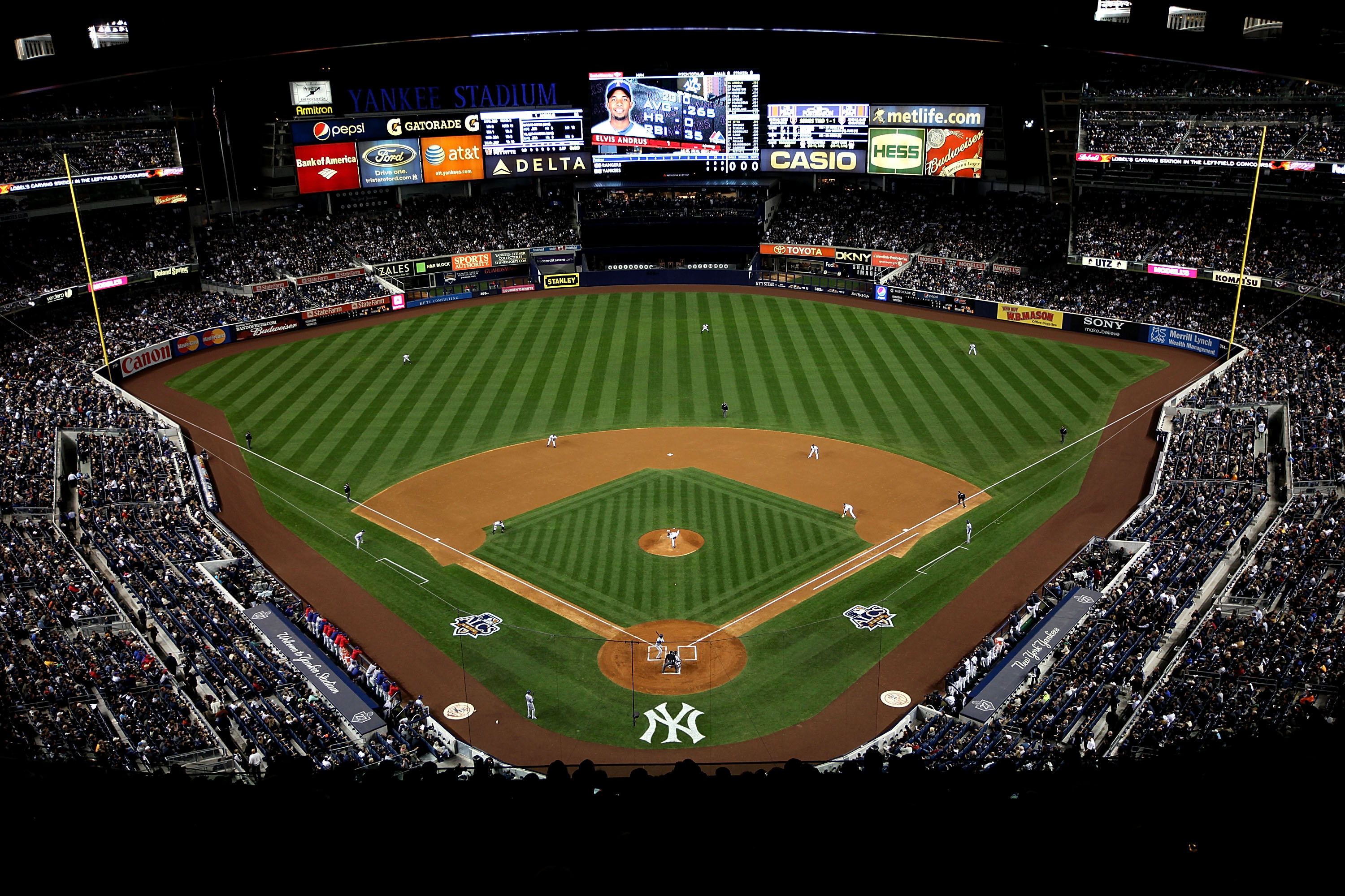 Yankee Stadium, Stadium visuals, Vehicle contrasts, Sports panorama, Team spirit, 3000x2000 HD Desktop