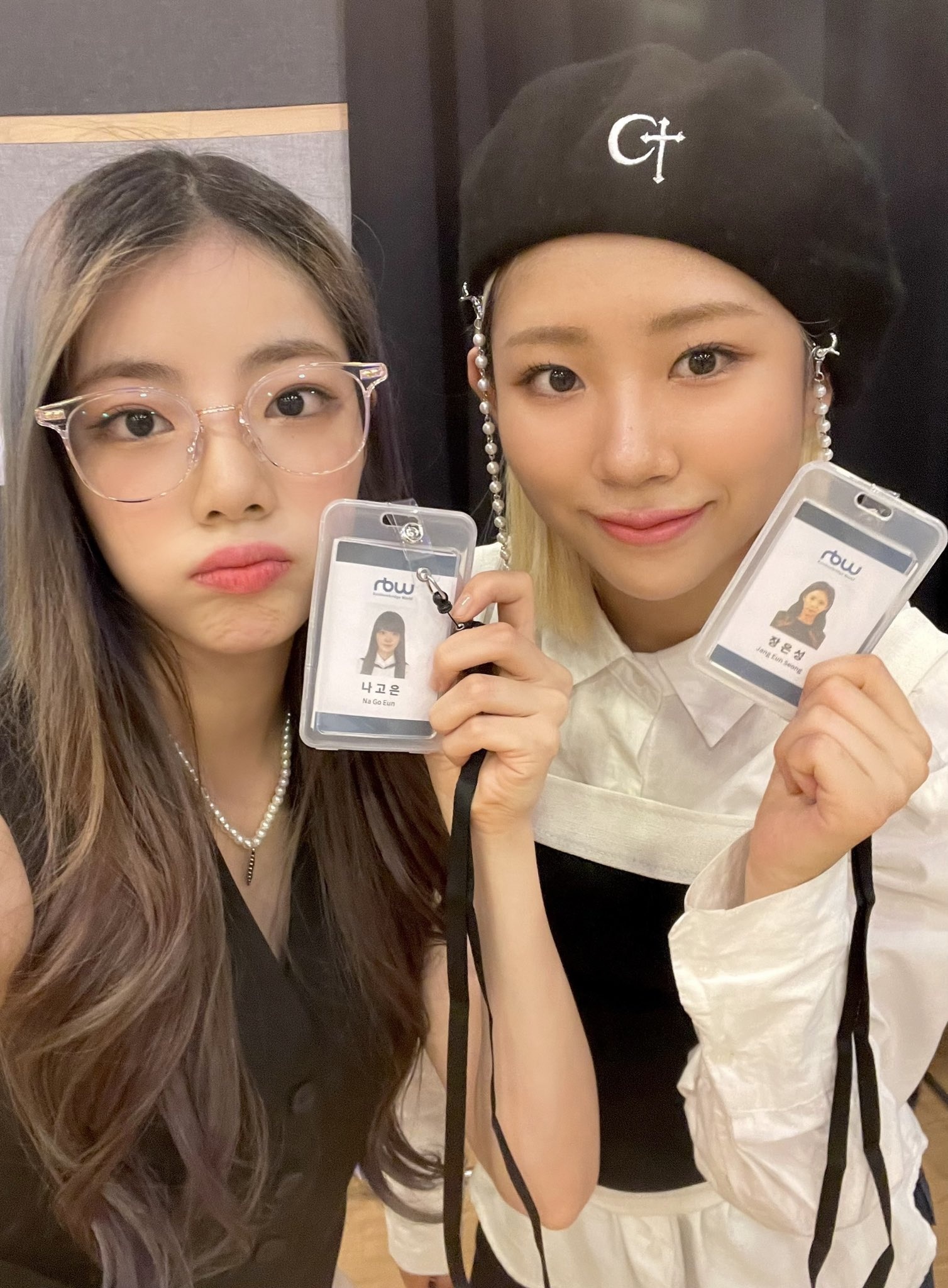 Na Go Eun, Employee ID cards, Twitter update, 1510x2050 HD Handy