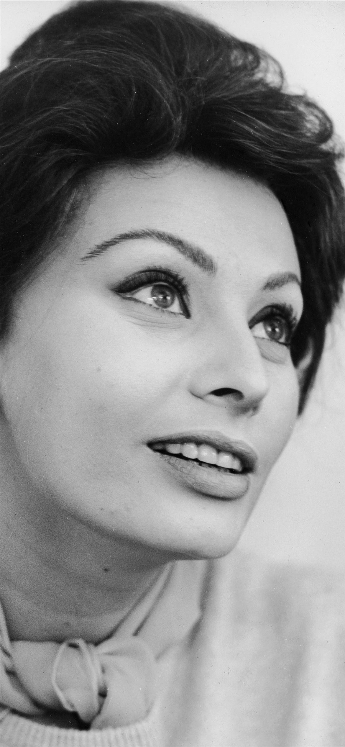 Sophia Loren movies, iPhone wallpapers, Free download, Stylish backgrounds, 1170x2540 HD Phone