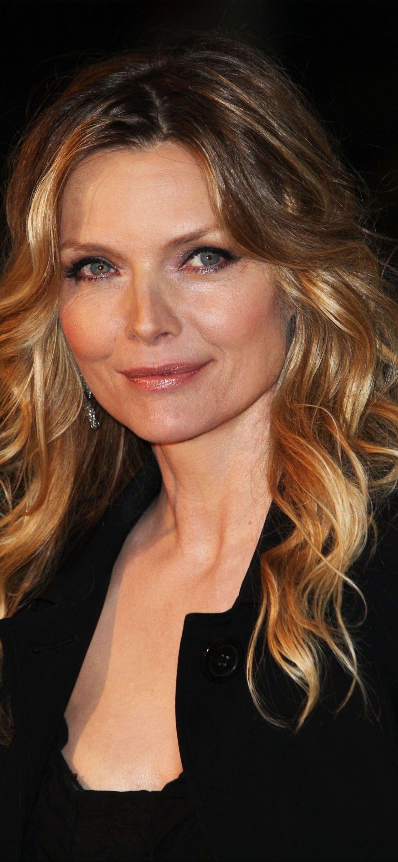 Latest iPhone wallpapers, Free HD wallpapers, Michelle Pfeiffer, 1290x2780 HD Handy