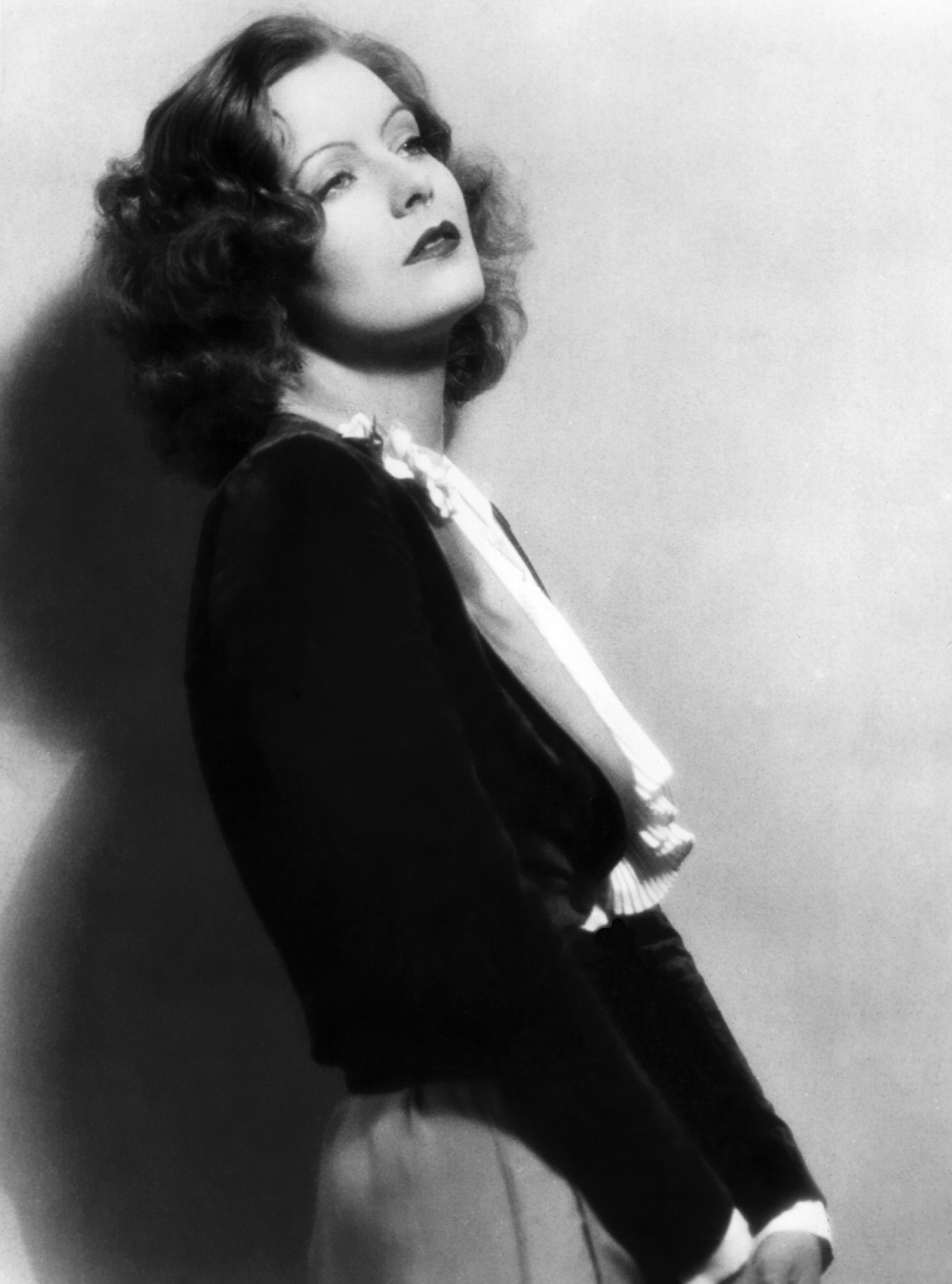 Love Greta Garbo, 1927 silent movies, Greta Garbo photo, Silent movies, 1490x2000 HD Handy