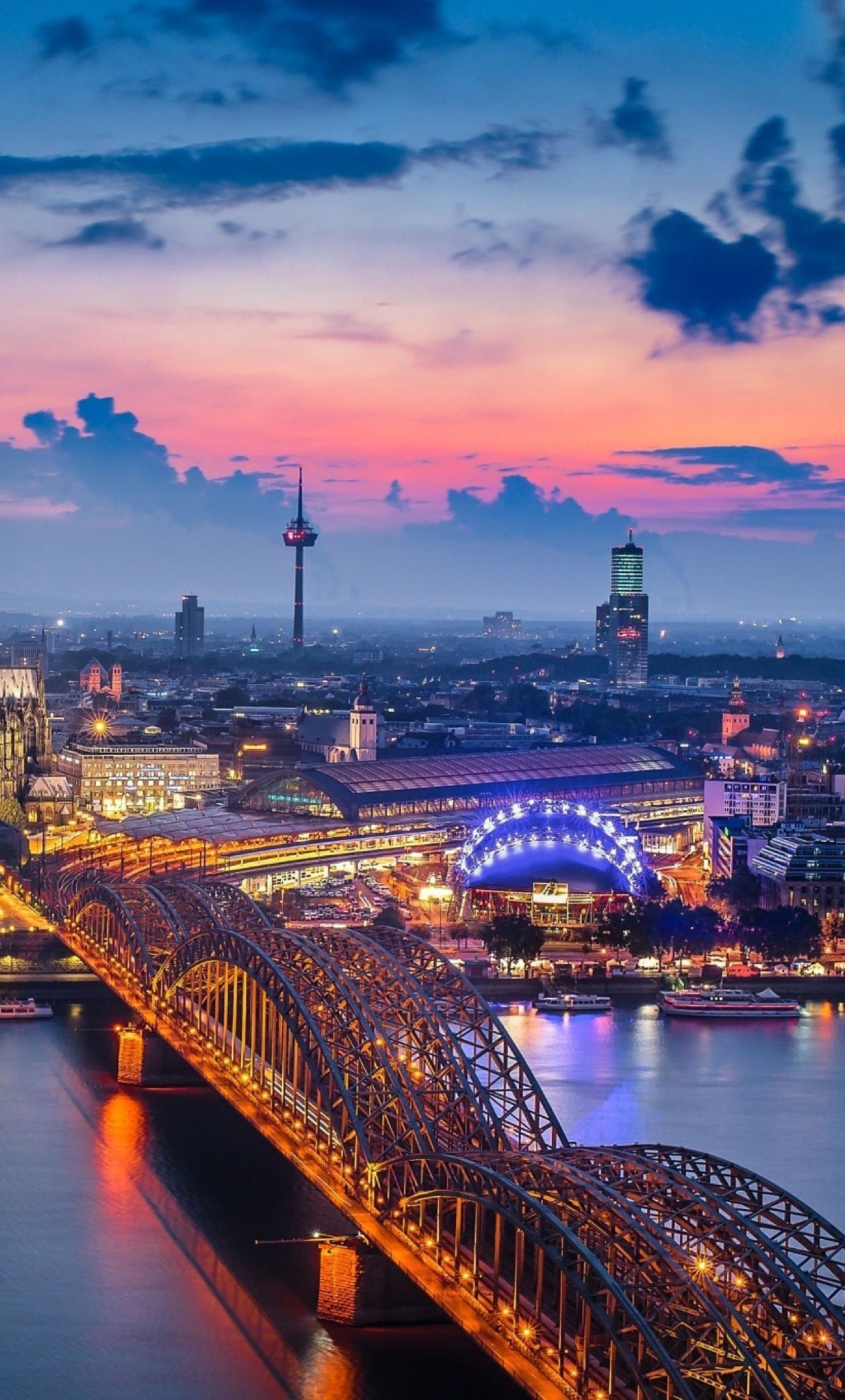 Dusseldorf Skyline, German beauty, Stunning wallpapers, City's allure, 1280x2120 HD Handy