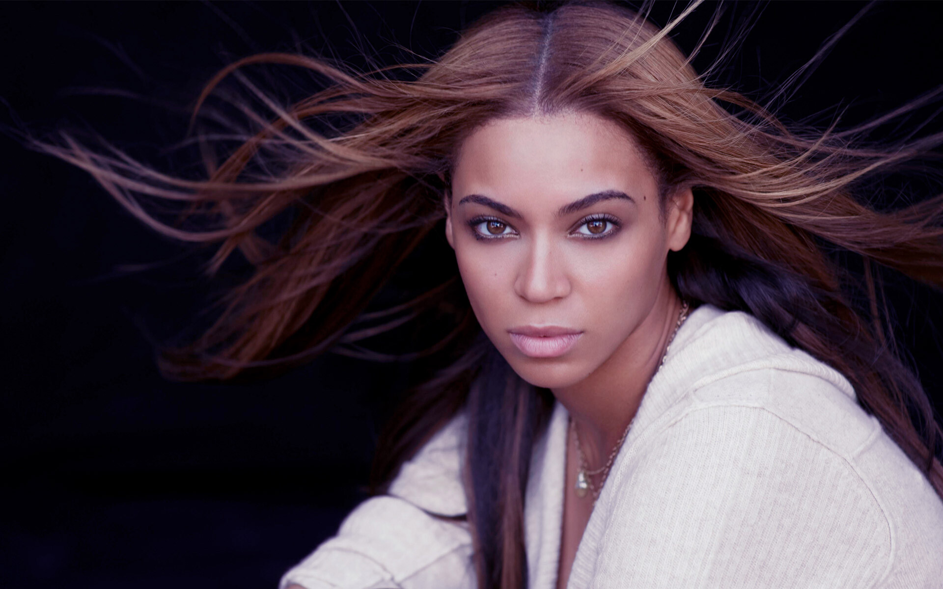 Beyonce: Beyoncé's first solo recording, A feature on Jay-Z's song “'03 Bonnie & Clyde”. 1920x1200 HD Background.