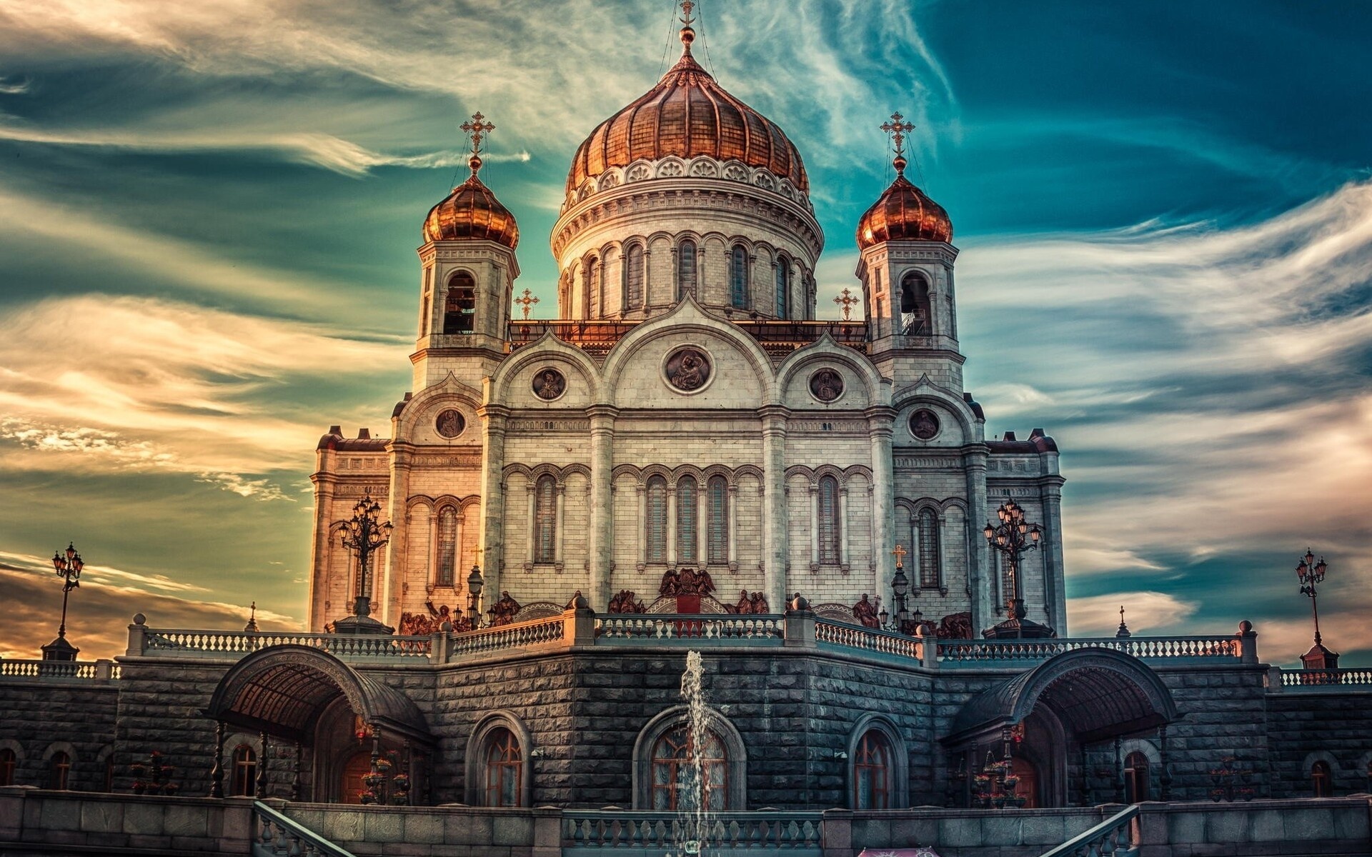 Cathedral: The Cathedral of Christ the Saviour, A Russian Orthodox church in Moscow. 1920x1200 HD Background.