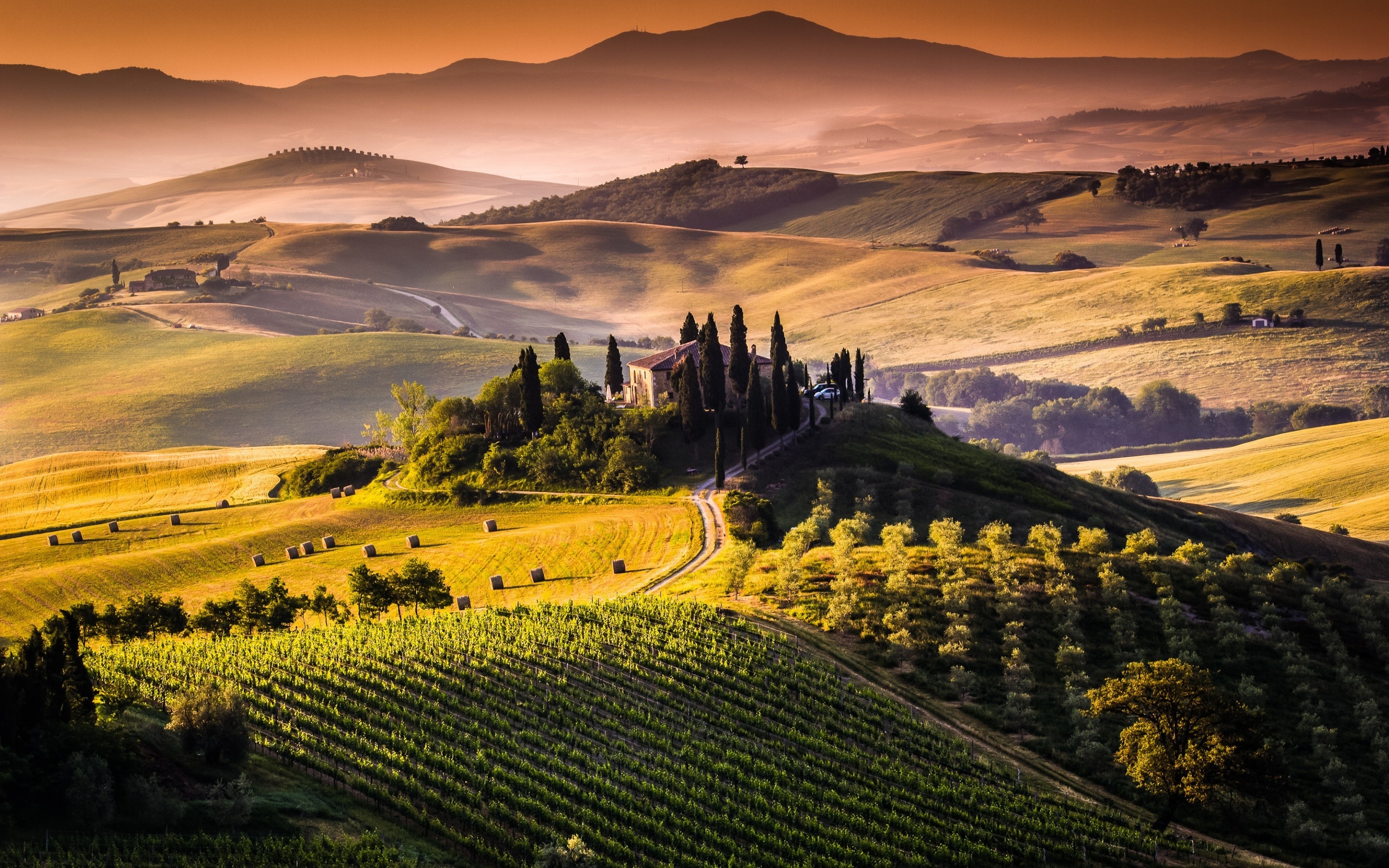 Farm: Val d'Orcia, A region of Tuscany, Central Italy, Cultivated hills. 2880x1800 HD Wallpaper.