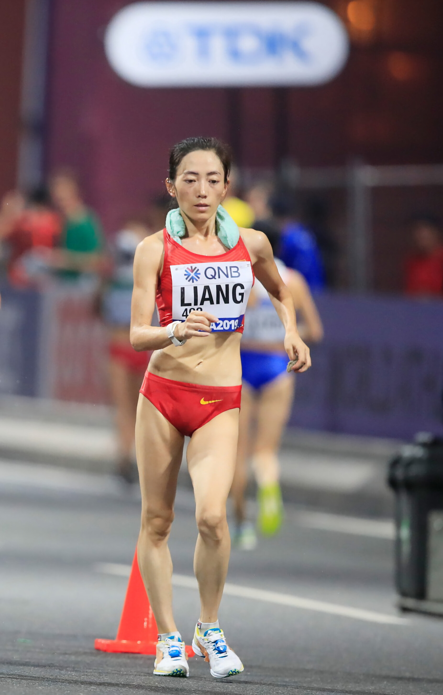 Liang Rui, Speed and grace, Medal contender, Fitness dedication, 1860x2910 HD Handy
