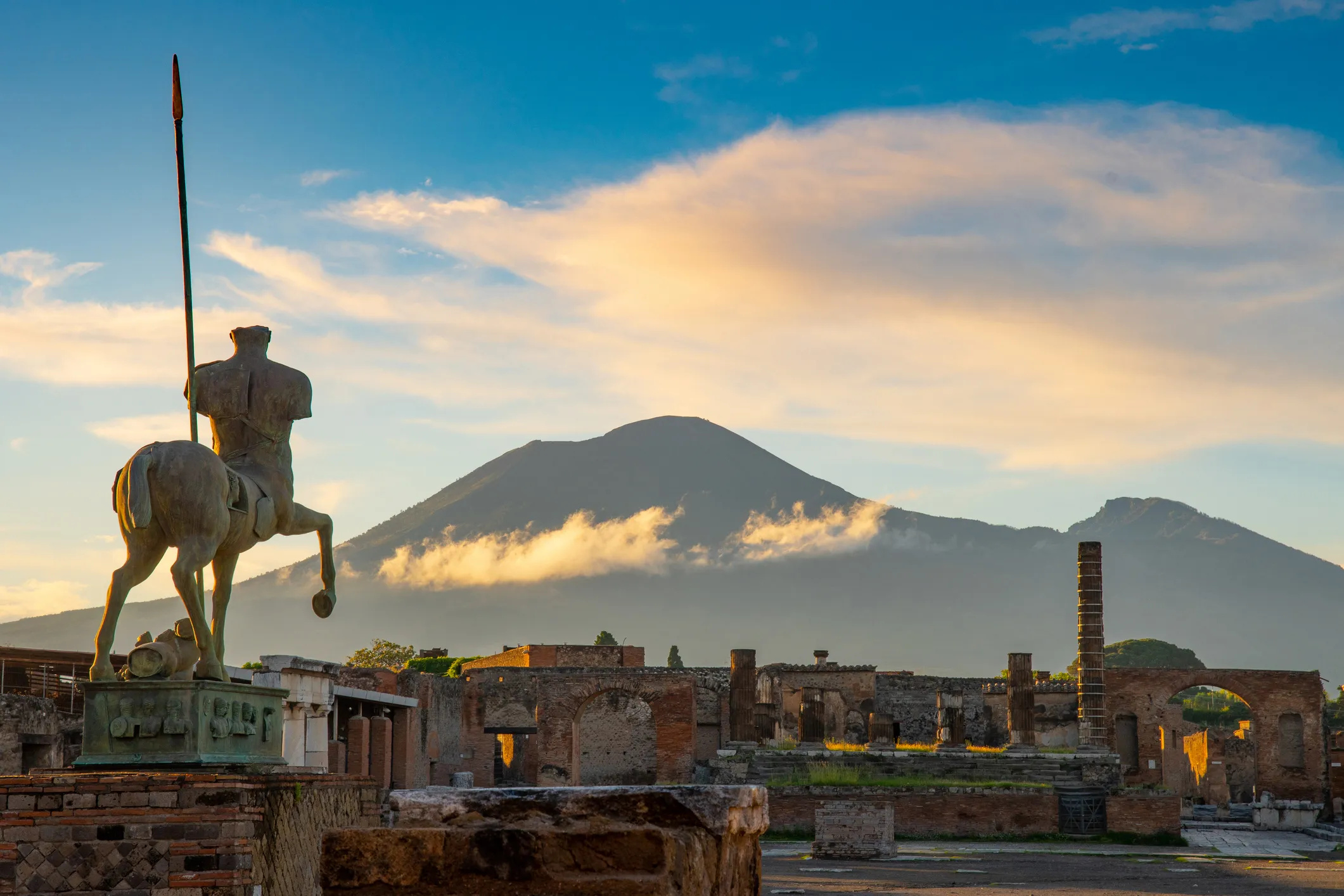 Pompeii tour, Ancient city, Historical site, Vacation destination, 2130x1420 HD Desktop