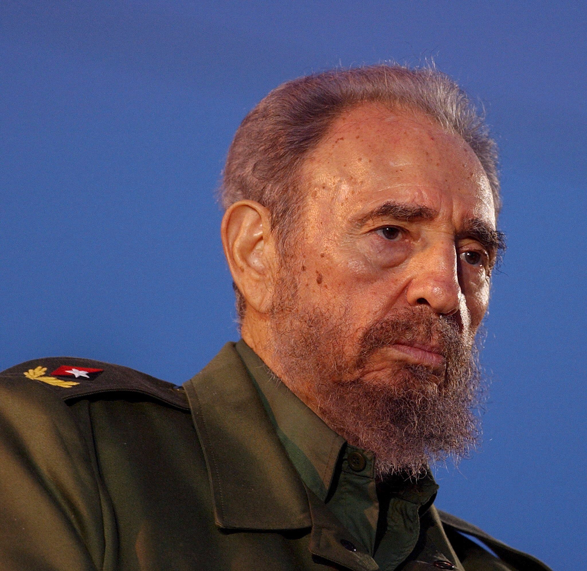 Fidel Castro: Served as the president of Cuba from 1976 to 2008. 2050x2000 HD Background.