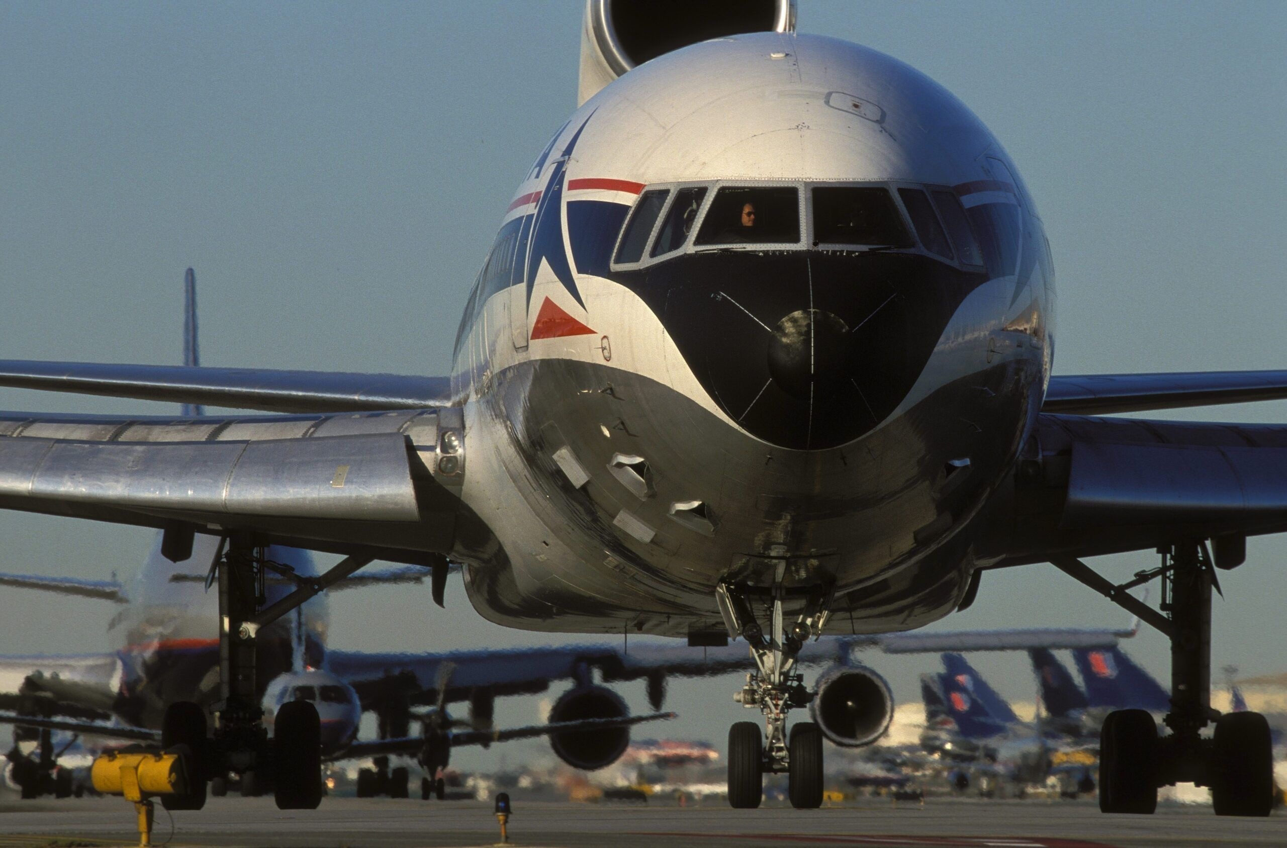 Lockheed L-1011, Delta's pride, Legendary bird, Sky's true hero, 2560x1690 HD Desktop