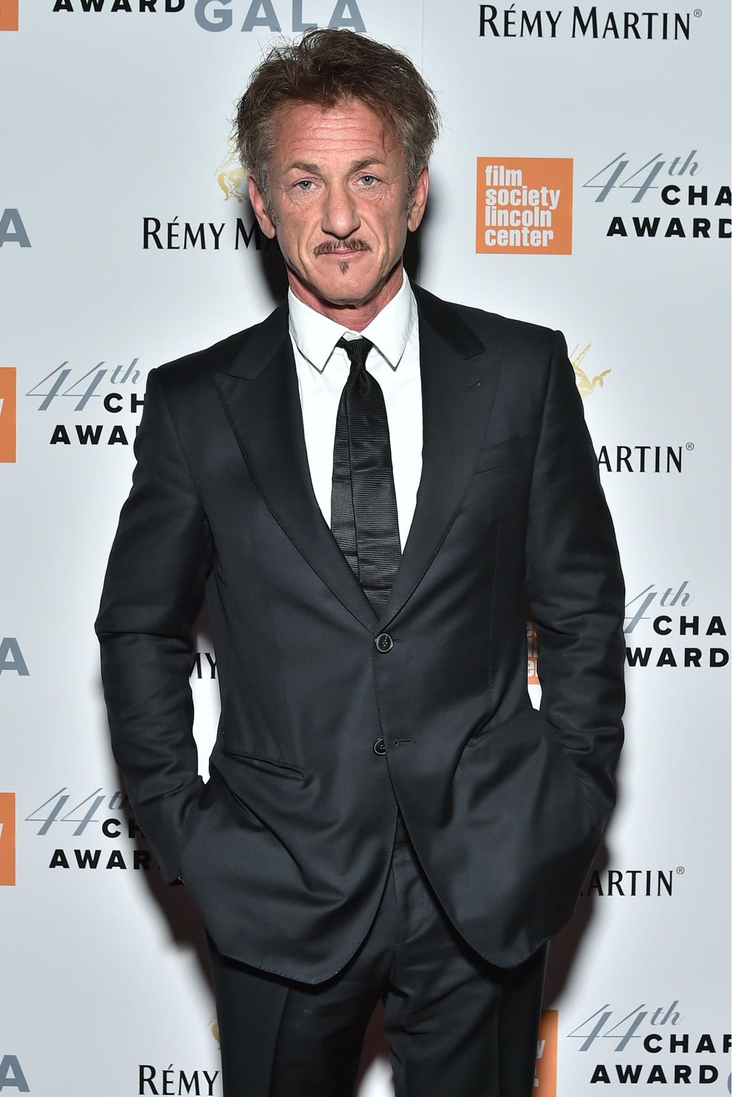 Sean Penn, News coverage, Portraits, Image gallery, 1440x2160 HD Handy
