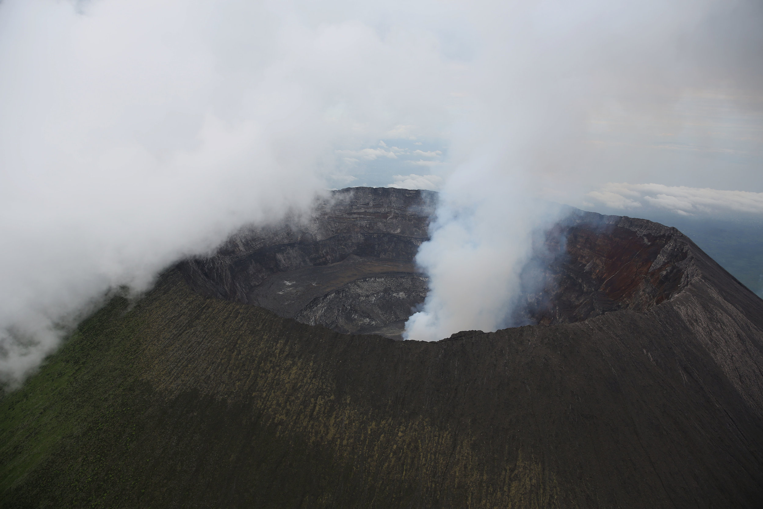 Nyiragongo Volcano, Under the volcano, Goma, 2500x1670 HD Desktop