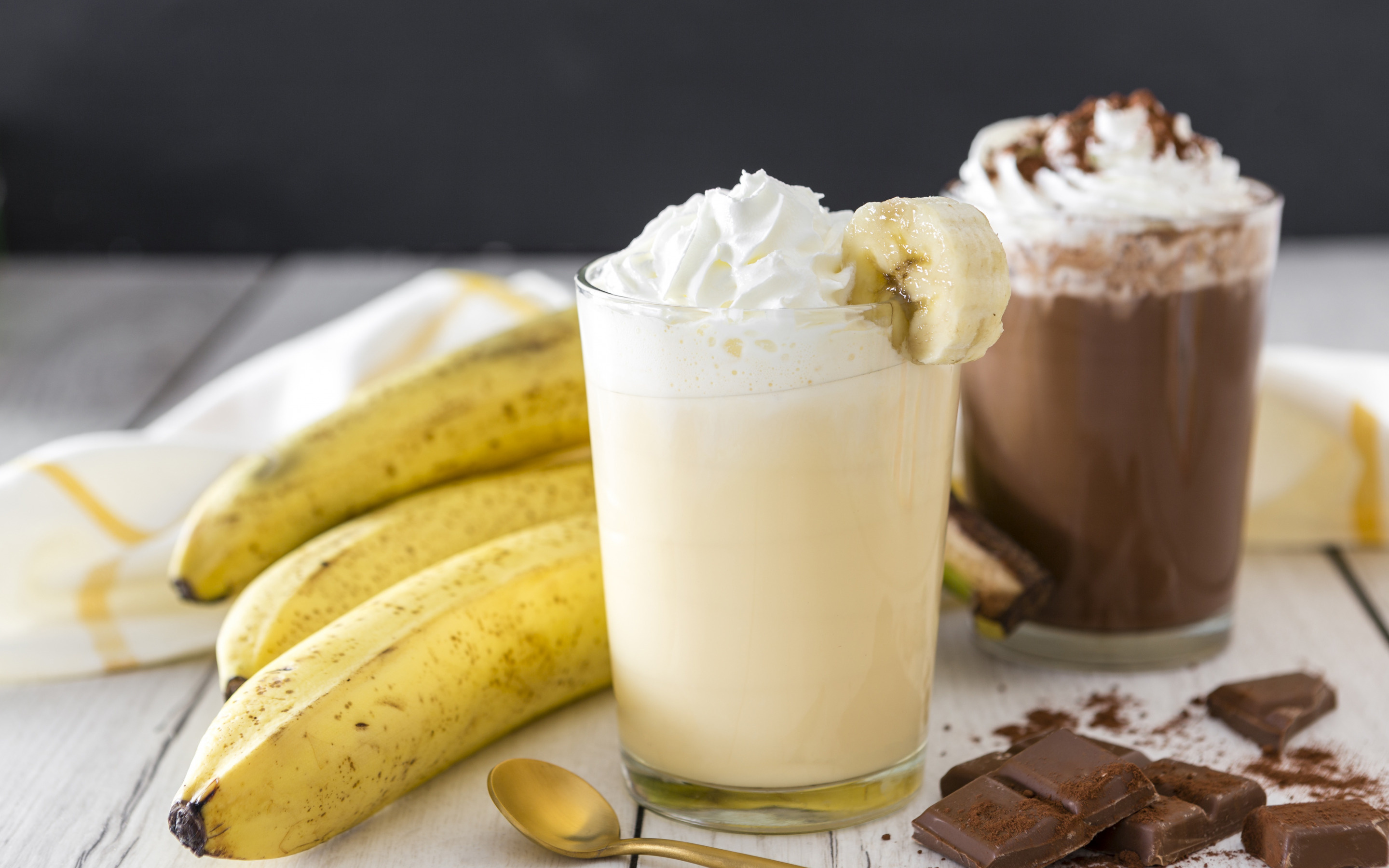 Milkshake: Banana smoothie, Chocolate drinks. 2880x1800 HD Wallpaper.
