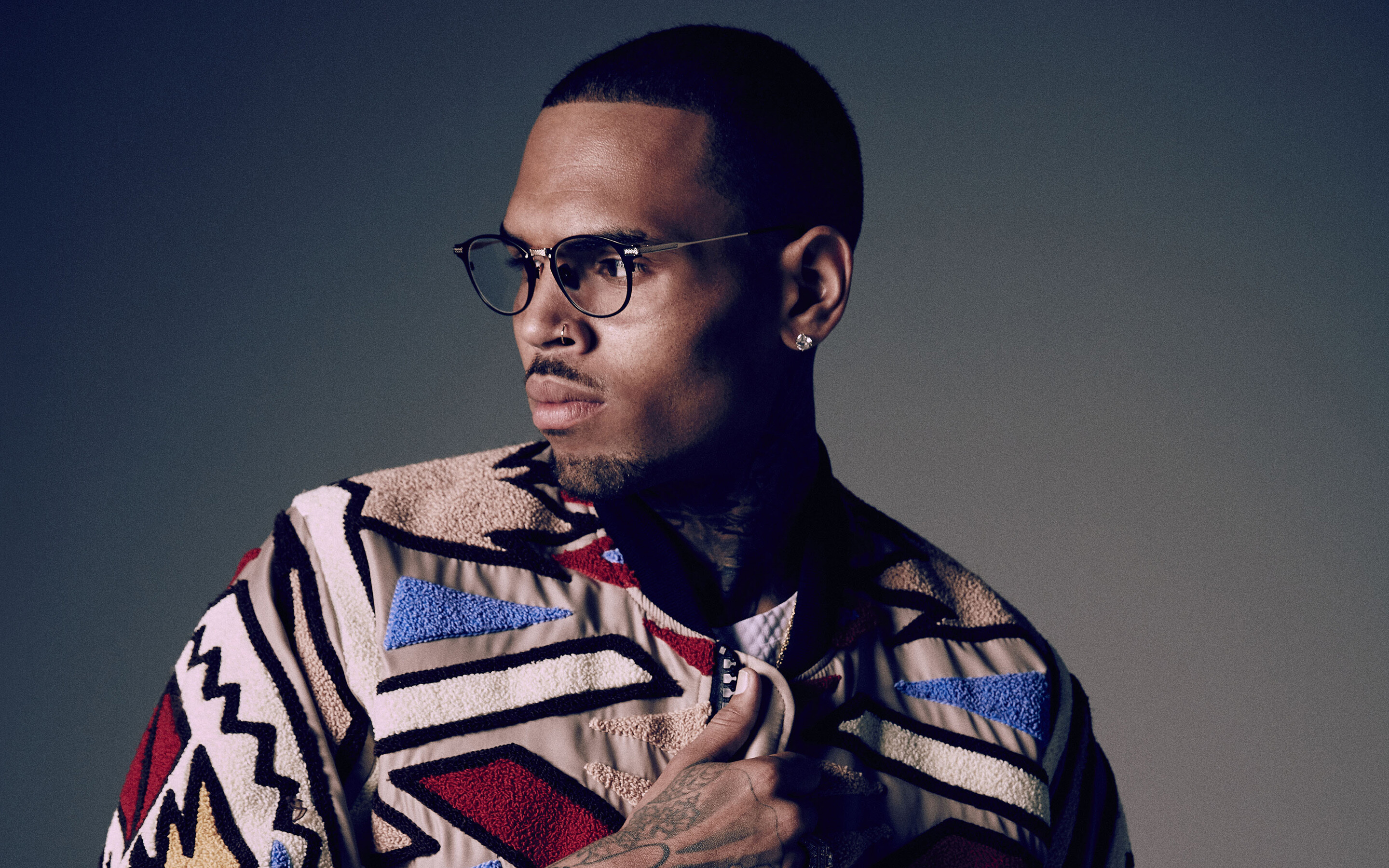 Chris Brown: US number one hit, "Kiss Kiss", produced by T-Pain. 2880x1800 HD Background.