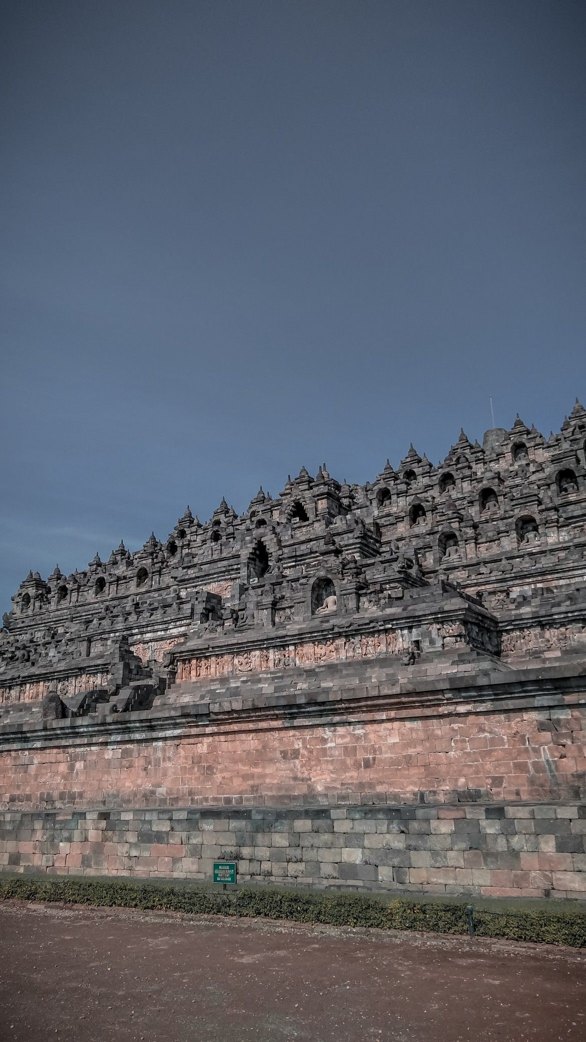 Borobudur temple, Magelang, Central Java, Cultural tourism, 1170x2080 HD Handy