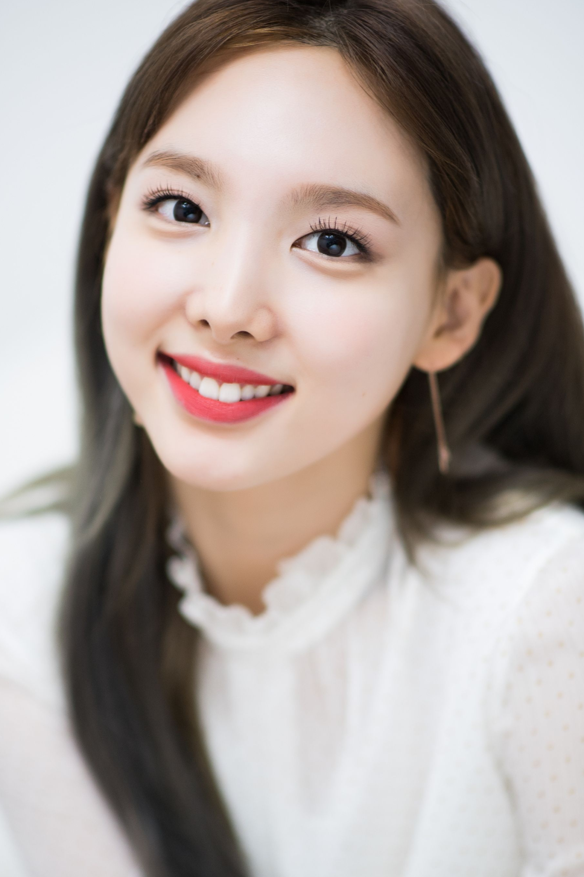 Nayeon, Captivating performer, Twice member, Charismatic presence, 2000x3000 HD Handy