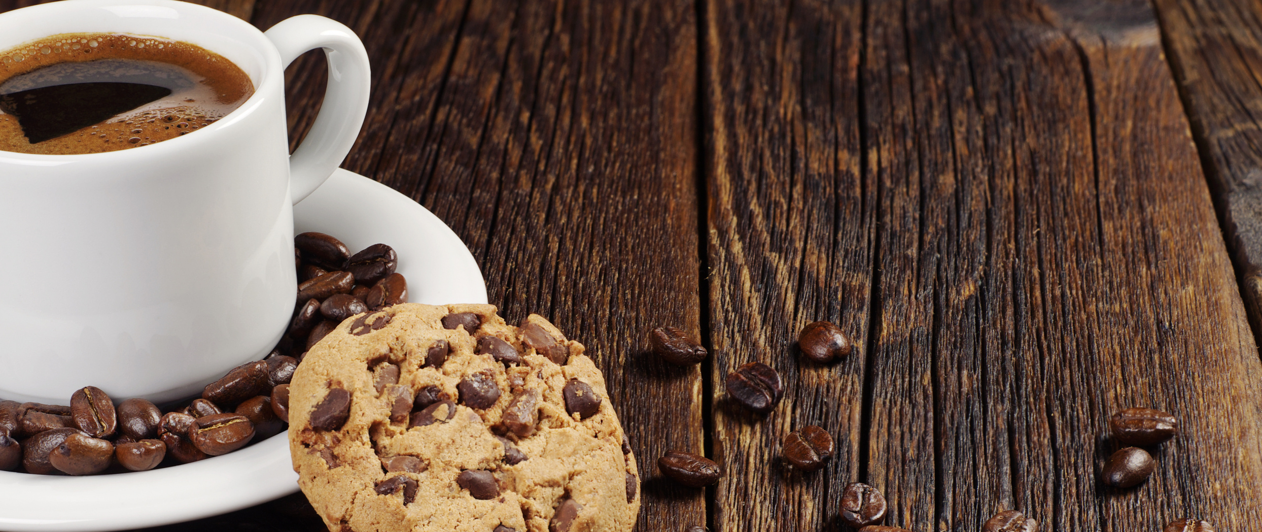 Biscuit: A drop cookie that features chocolate chips or chocolate morsels. 2560x1080 Dual Screen Wallpaper.