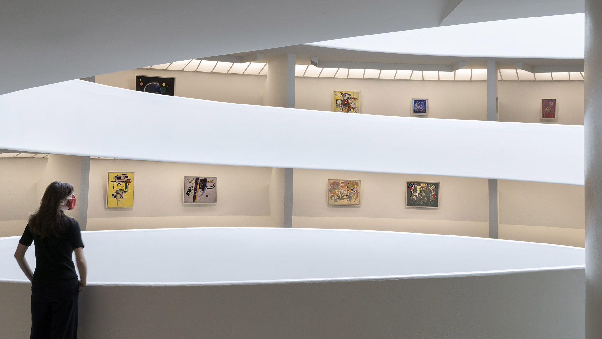 Spannende Ausstellungen im Guggenheim-Museum, 2480x1400 HD Desktop