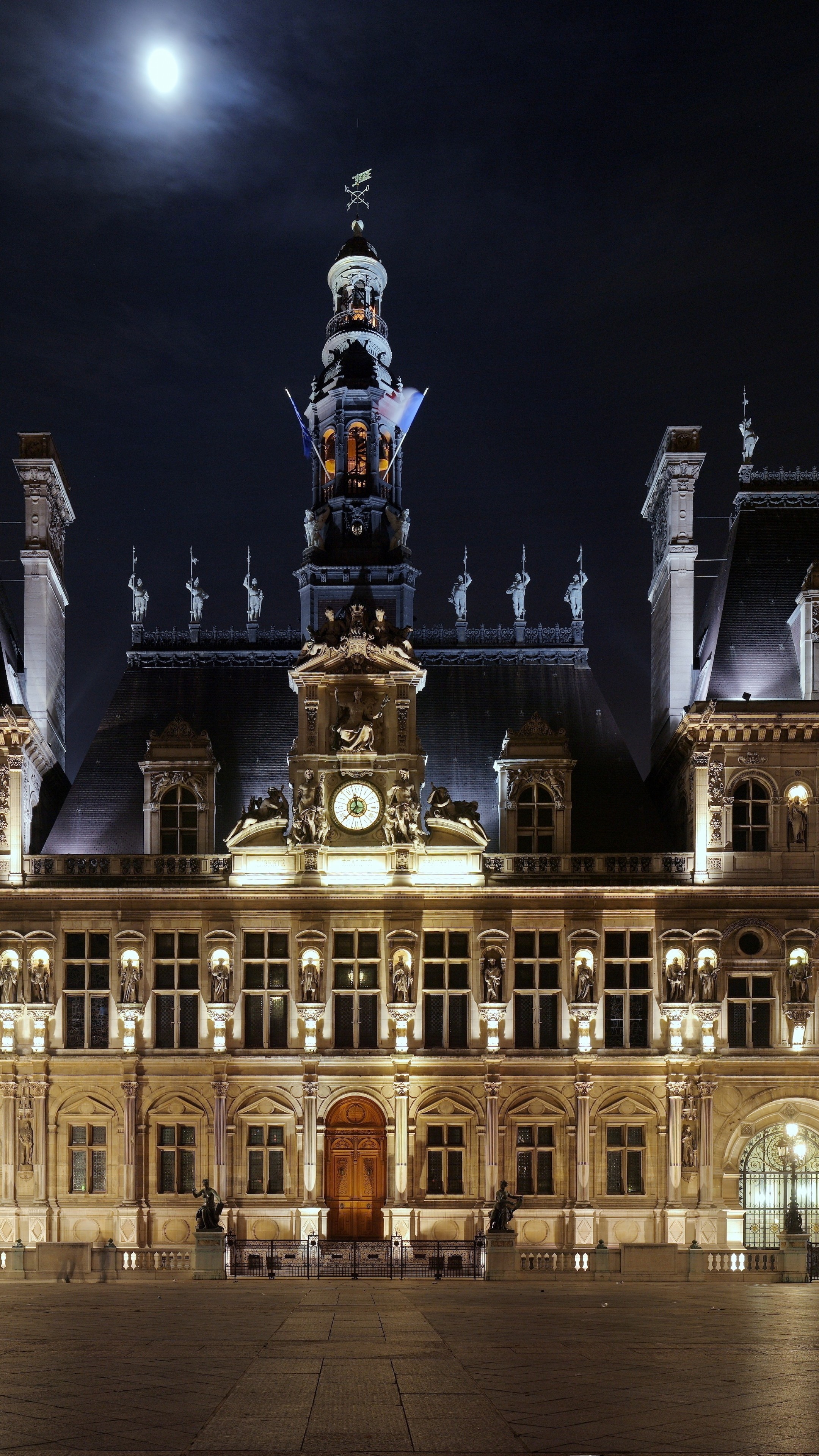 Palace: The Hotel De Ville, The city hall of Paris, France, Renaissance Revival. 2160x3840 4K Background.