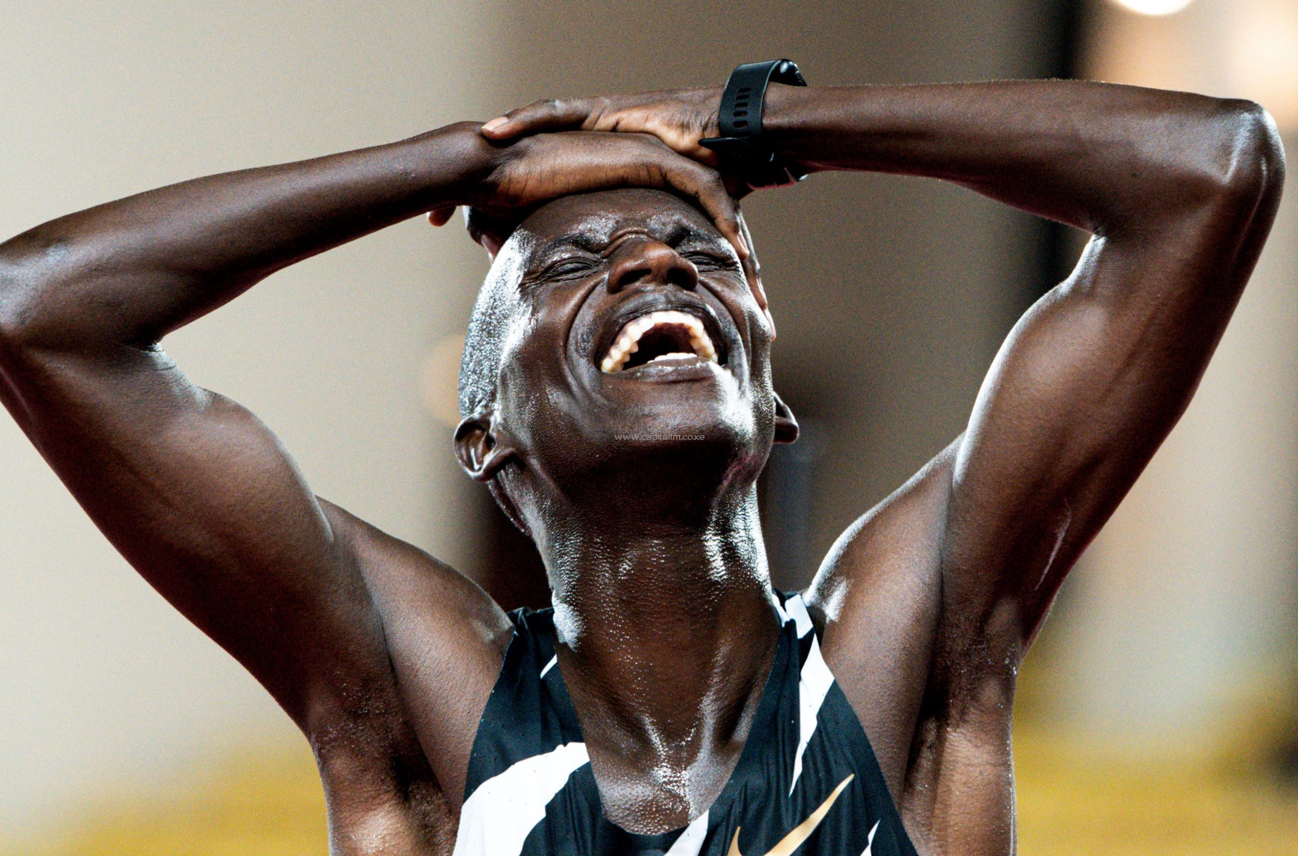 Joshua Cheptegei, 5000m World Record, Ugandan athlete, Record-breaking, 2560x1690 HD Desktop