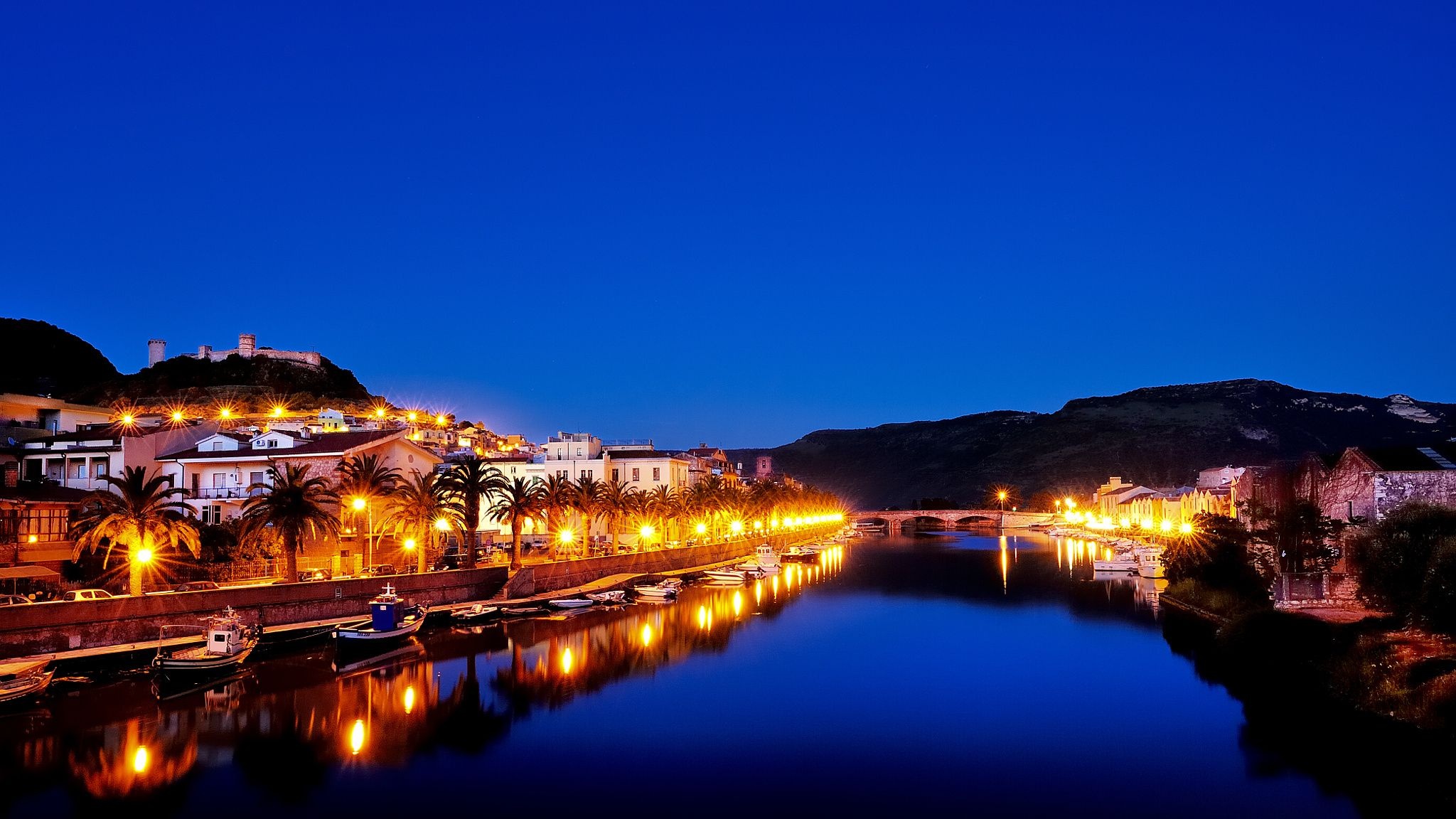 Bosa, Temo river, Sardinia's beauty, Serene waterways, 2050x1160 HD Desktop