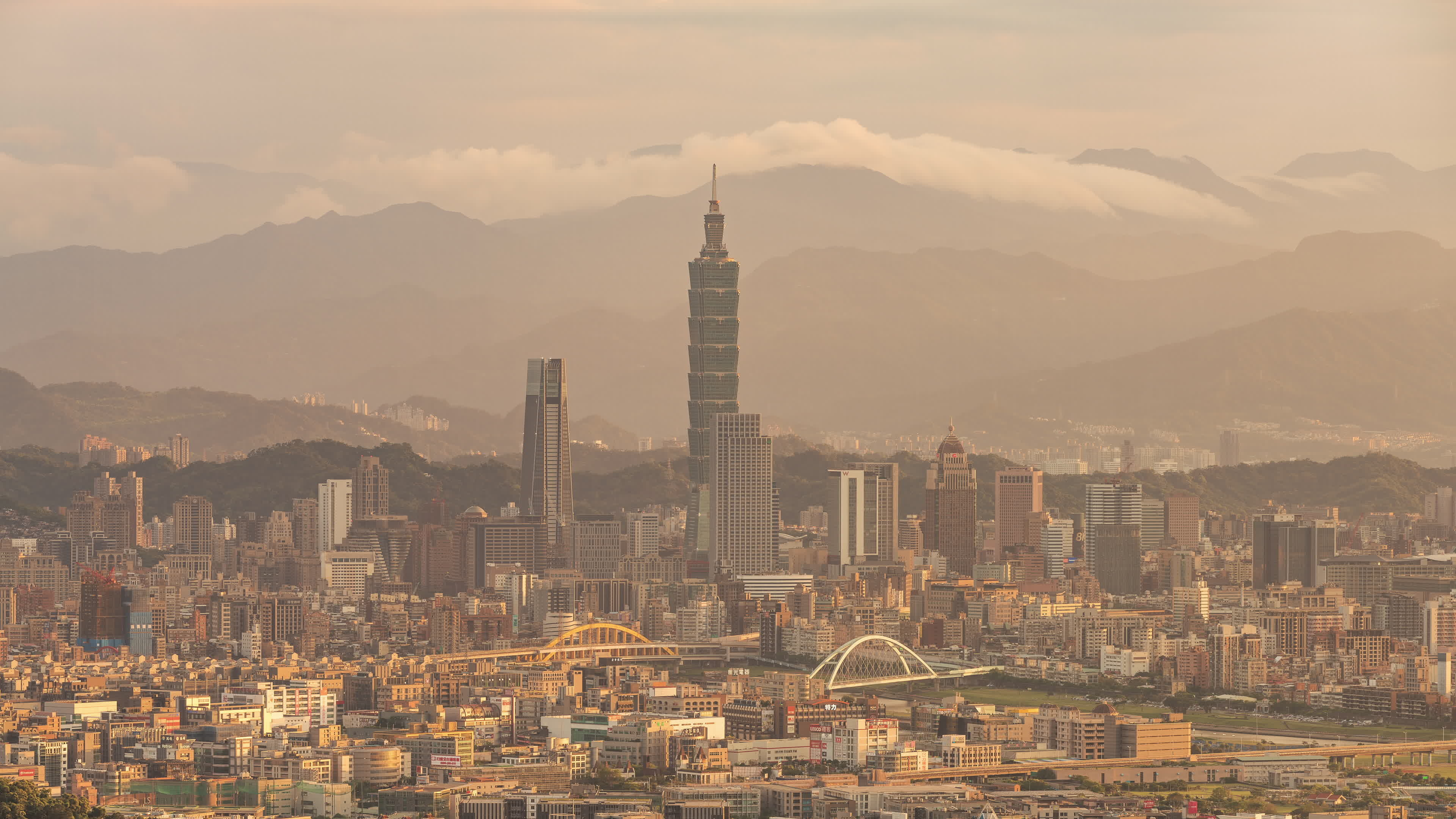 Taipei, Taiwan, Timelapse sequence, Downtown view, 3840x2160 4K Desktop