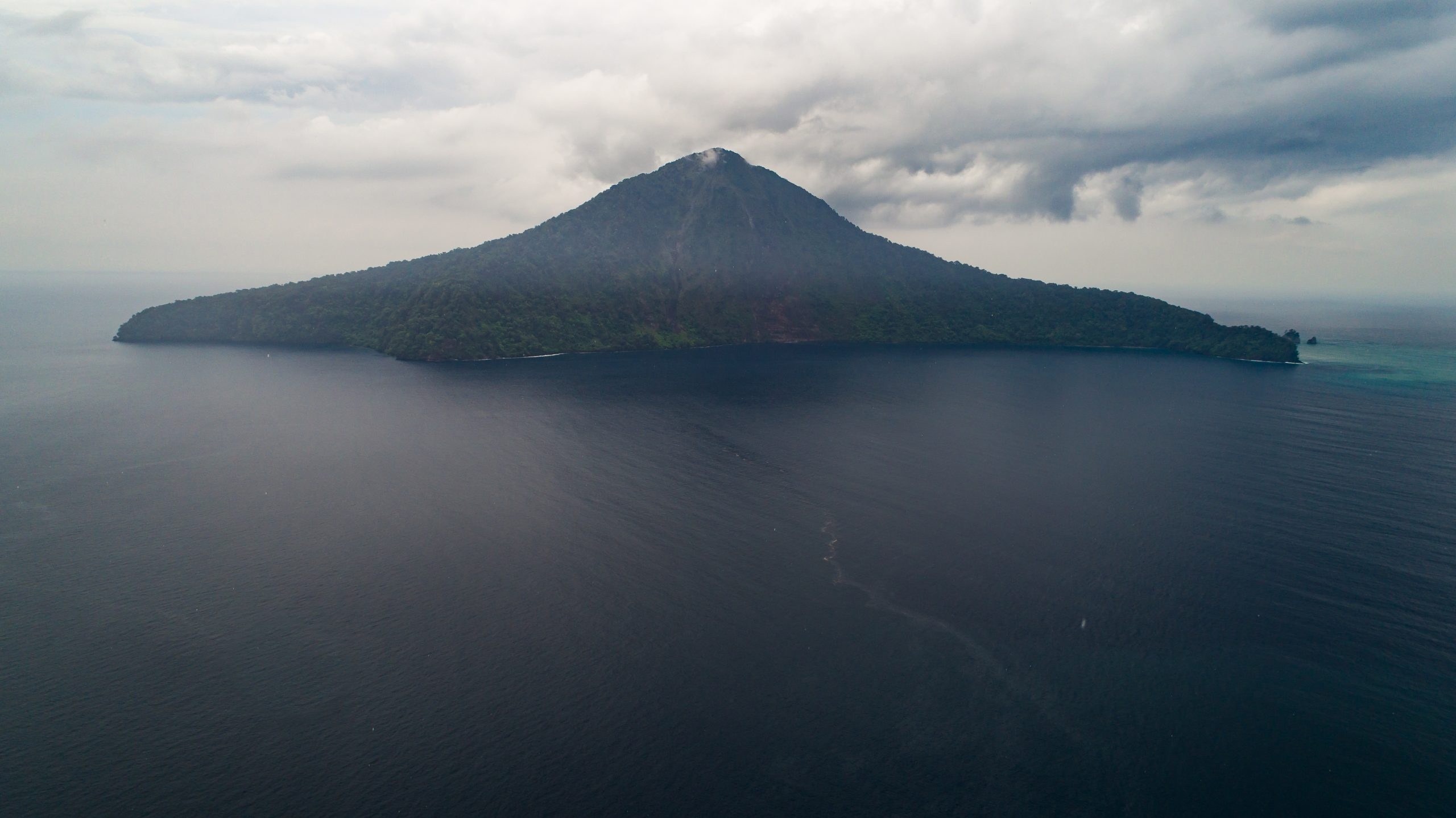 Krakatoa Island, Family vacation, Young explorer, Travel destination, 2560x1440 HD Desktop