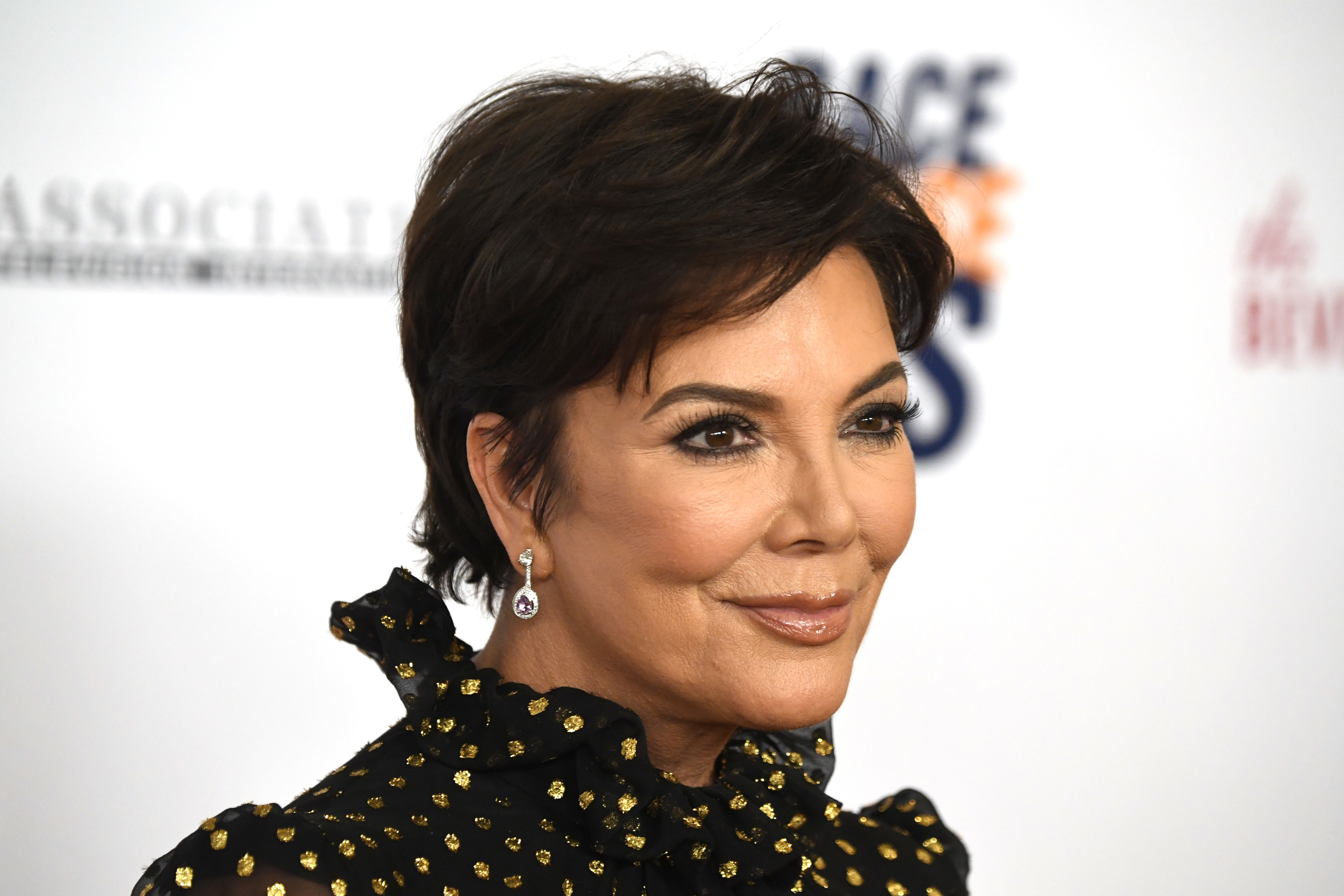 Kris Jenner, Dealing with the end of KUWTK, 3200x2140 HD Desktop