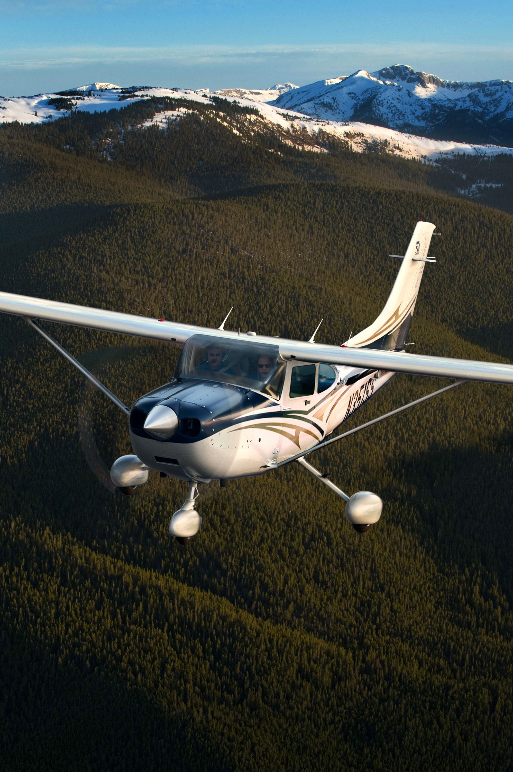Ultralight Aviation: Cessna 182 Skylane, Single-engined light airplane. 2000x3000 HD Wallpaper.