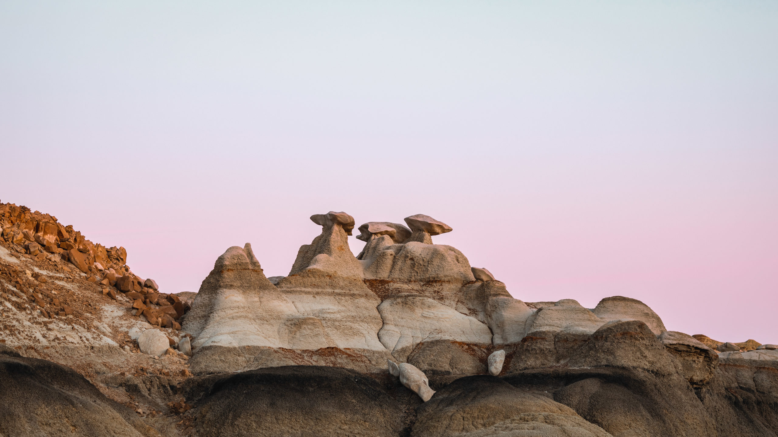 Bisti Badlands, Geological formations, Natural wonders, Stone wing photography, 2560x1440 HD Desktop