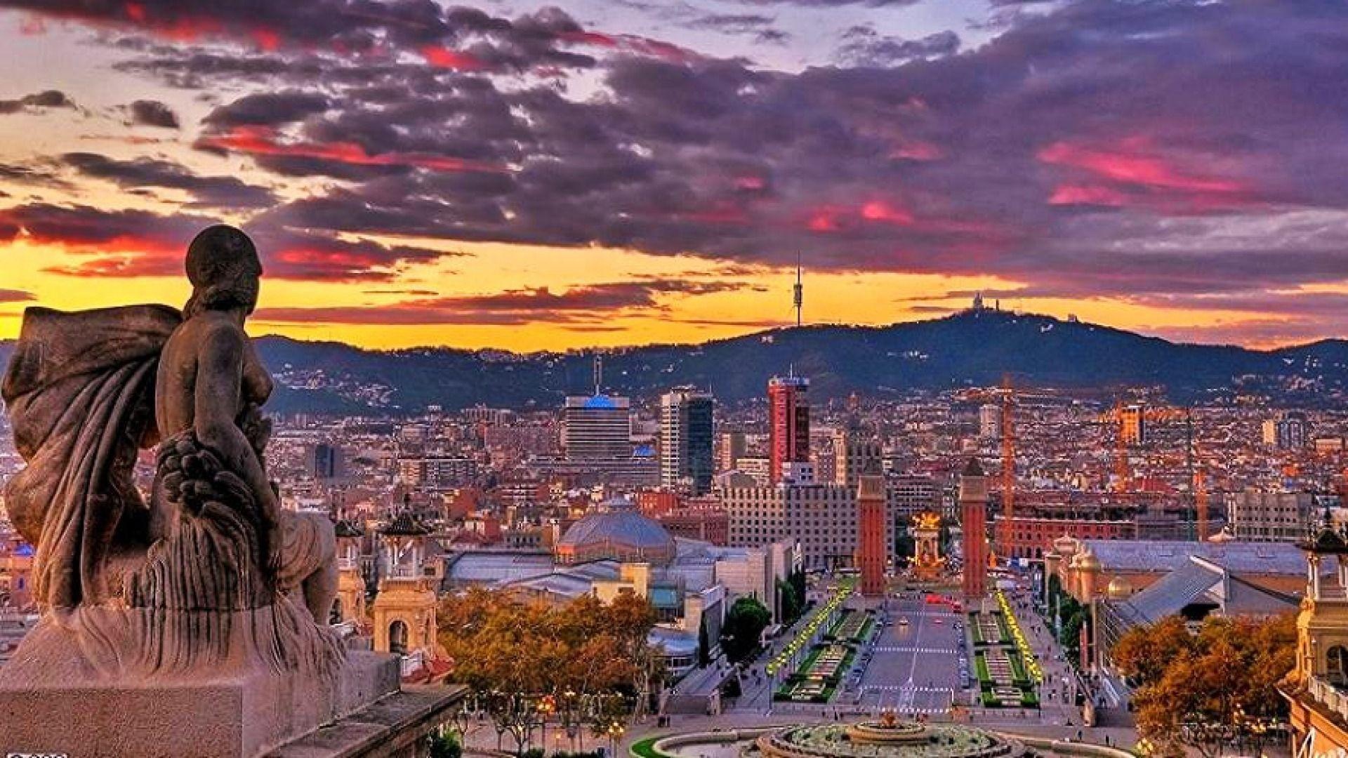 Barcelona City: Place of Spain, one of Barcelona's most important squares. 1920x1080 Full HD Background.