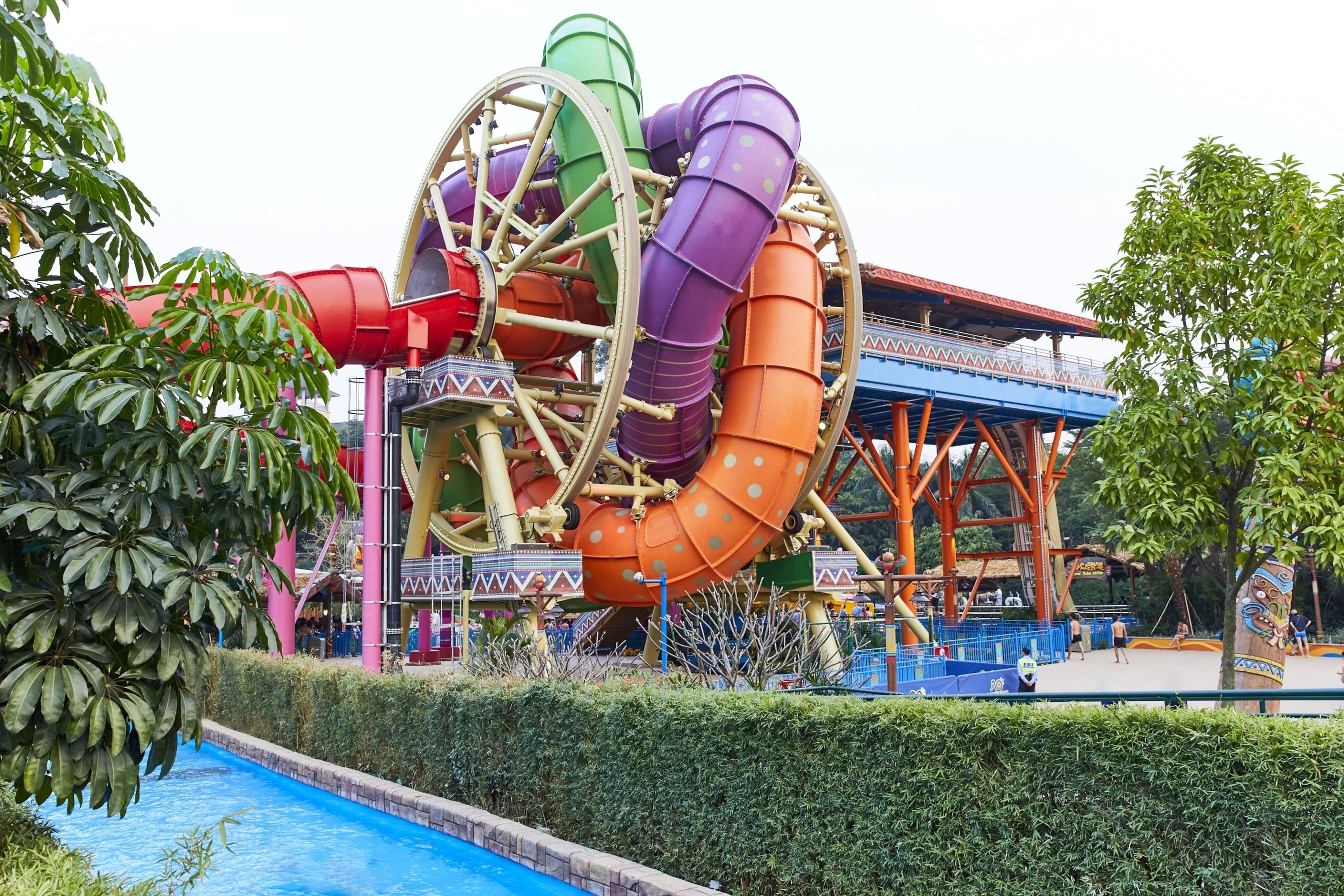 Waterpark: Chimelong Waterpark, China, Aquatic activities that visitors pay to use. 2560x1710 HD Background.