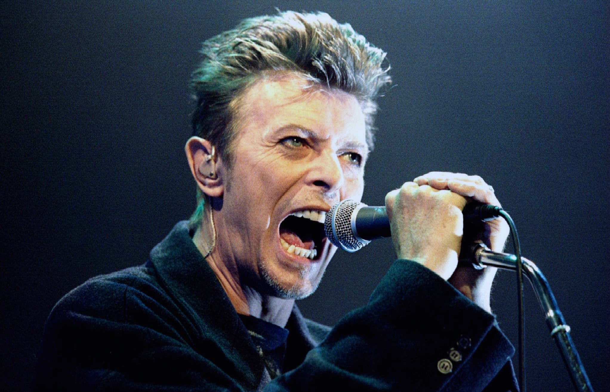 David Bowie: "The Prettiest Star" was originally recorded in 1970. 2050x1320 HD Wallpaper.