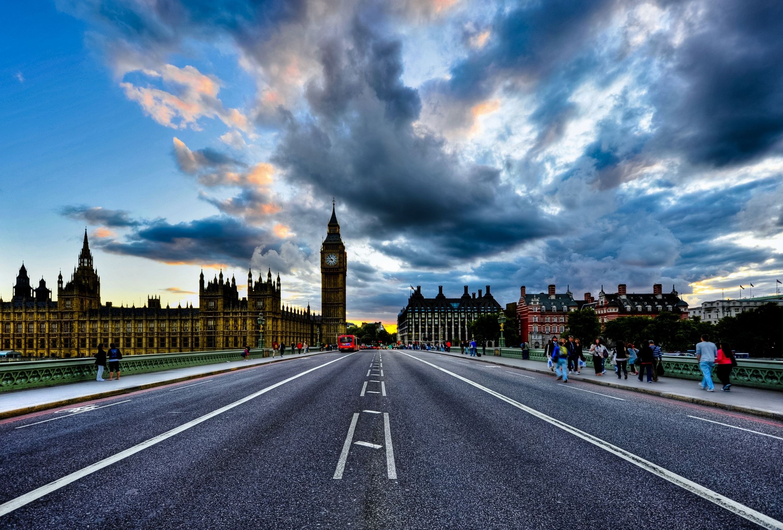 London: England, The capital city, The Palace of Westminster, Landmarks. 2560x1740 HD Background.