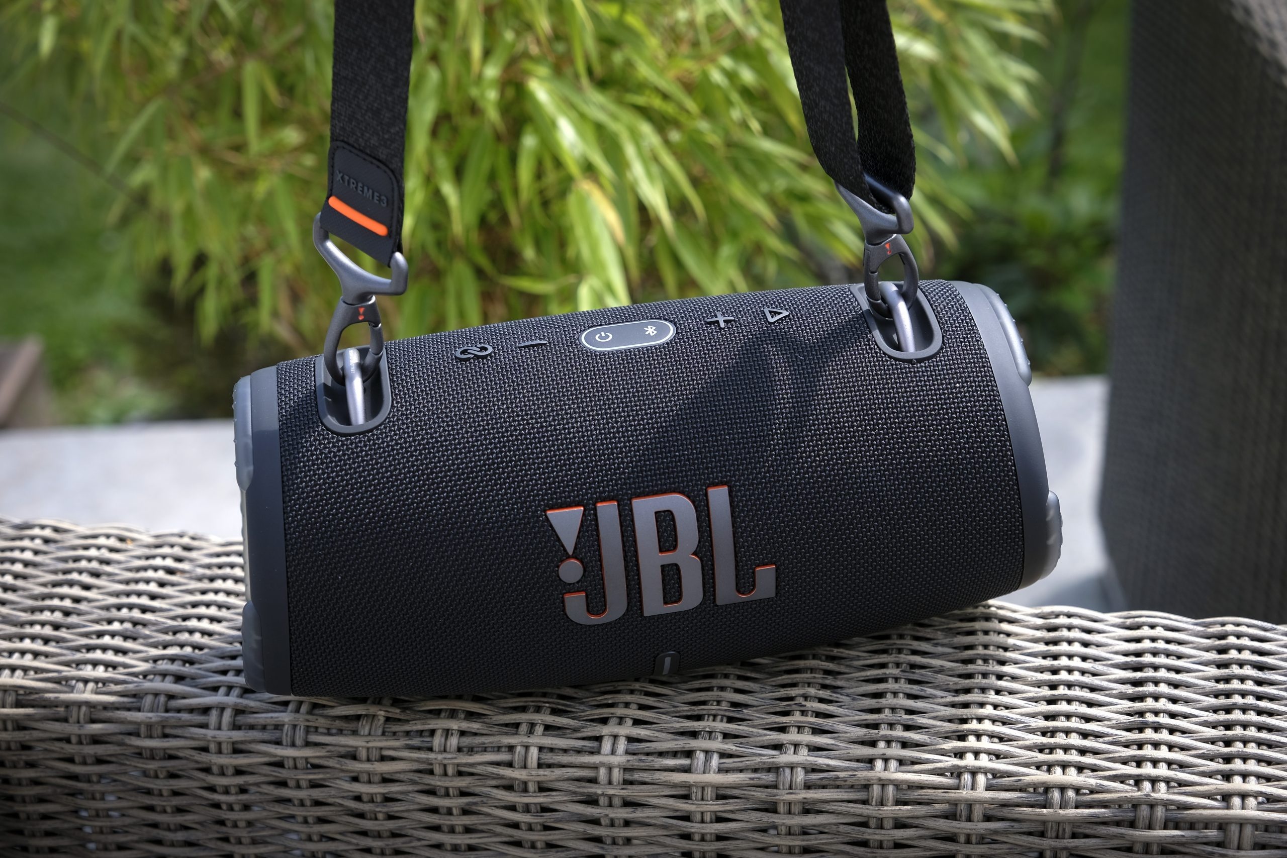 JBL Xtreme 3, Portable PA, Music performance, Speaker review, 2560x1710 HD Desktop