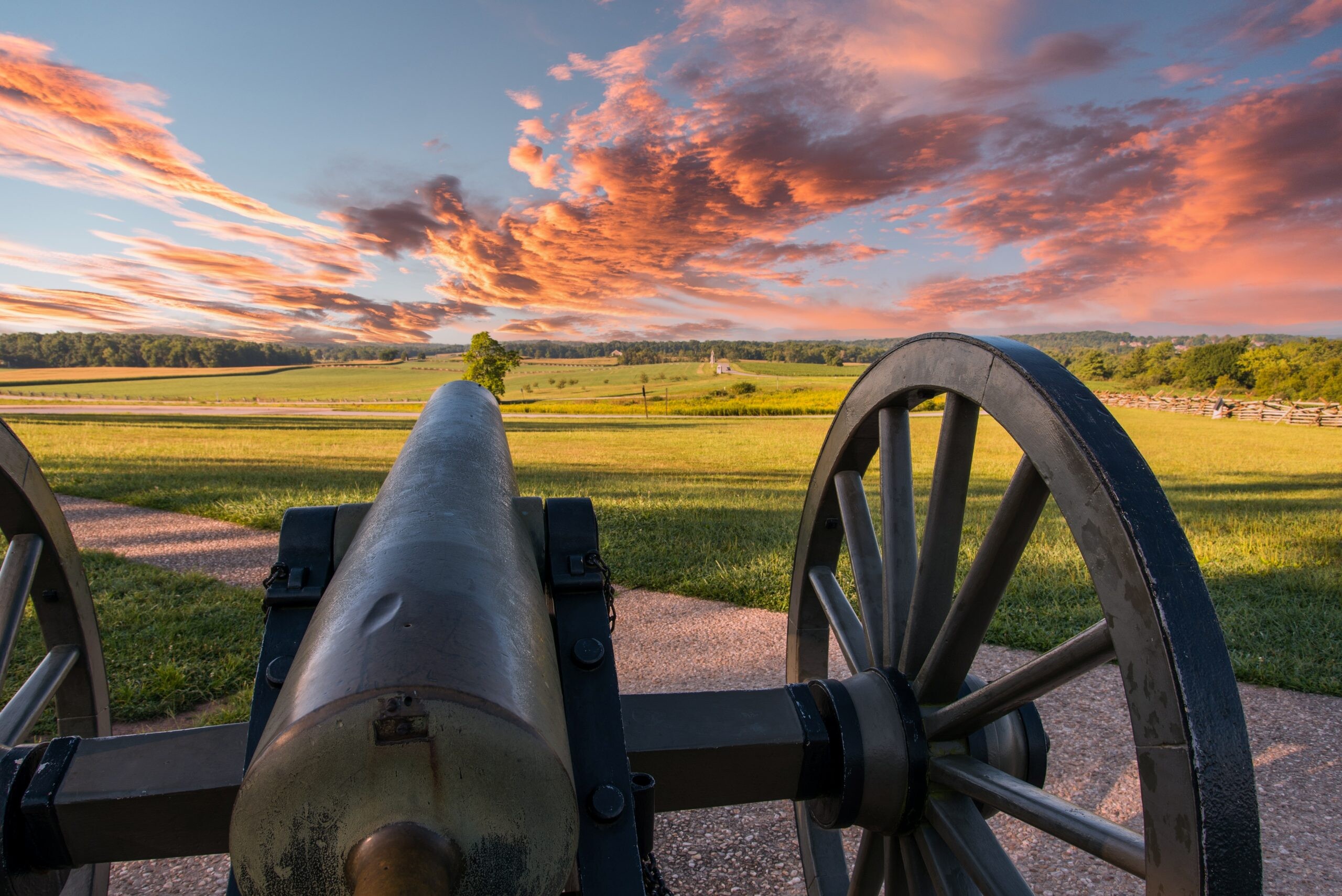 Gettysburg: A cannon used by the United States army against the troops of the Confederate States of America. 2560x1710 HD Wallpaper.