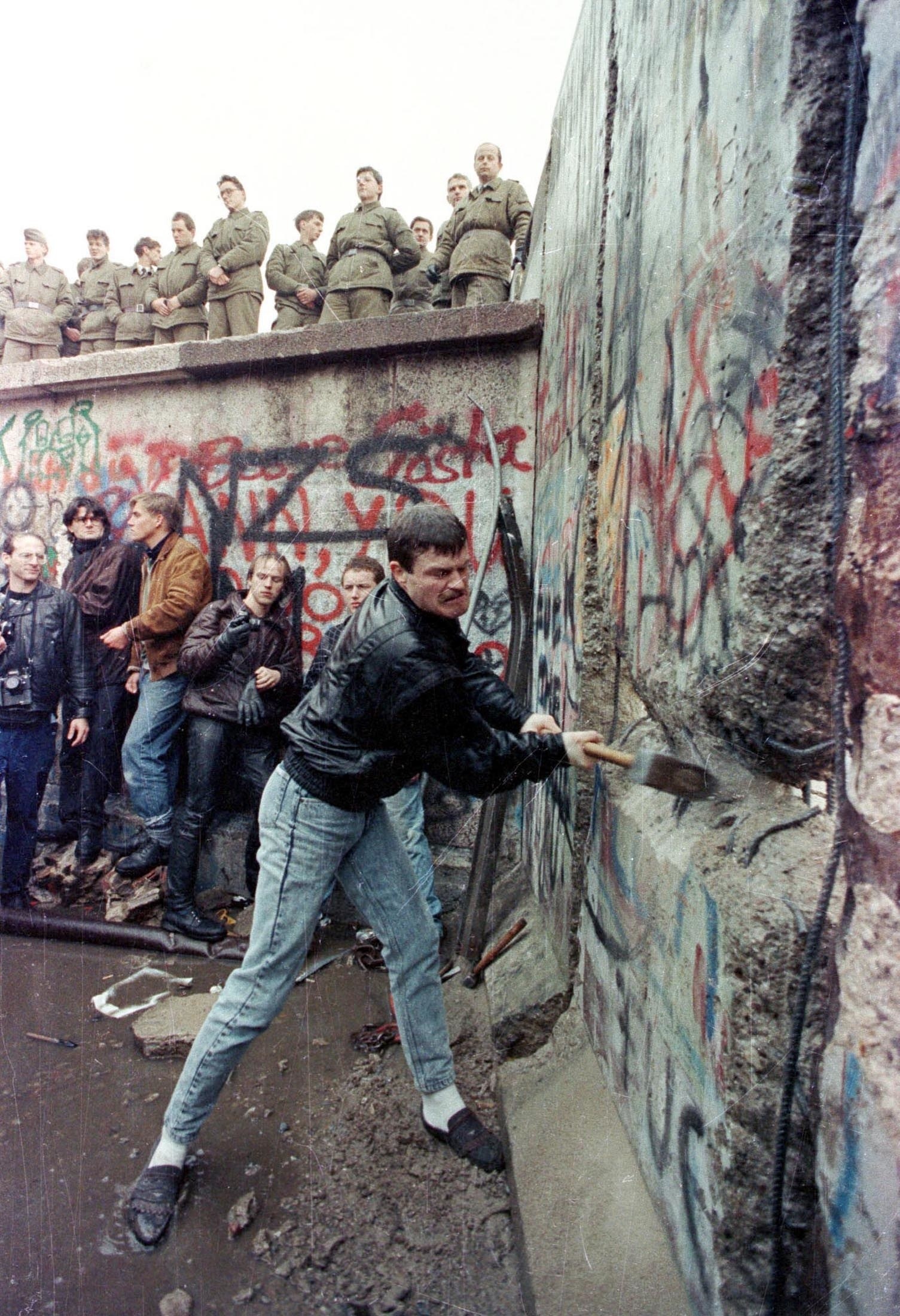 Berlin Wall, Torn down, Longer than it was up, Berlin, 1510x2200 HD Handy