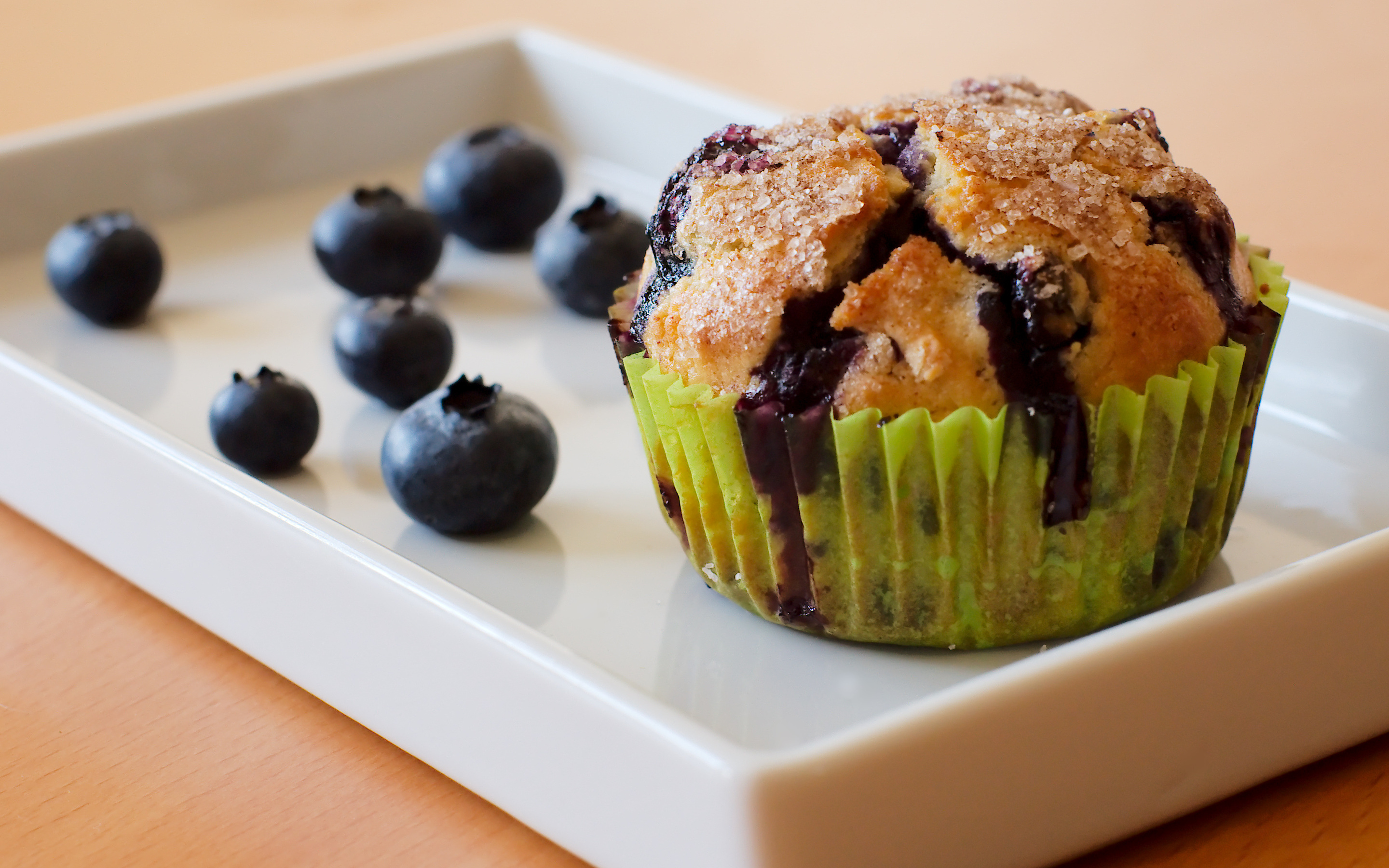 Muffin: Similar to cupcakes in size and cooking methods. 2880x1800 HD Background.