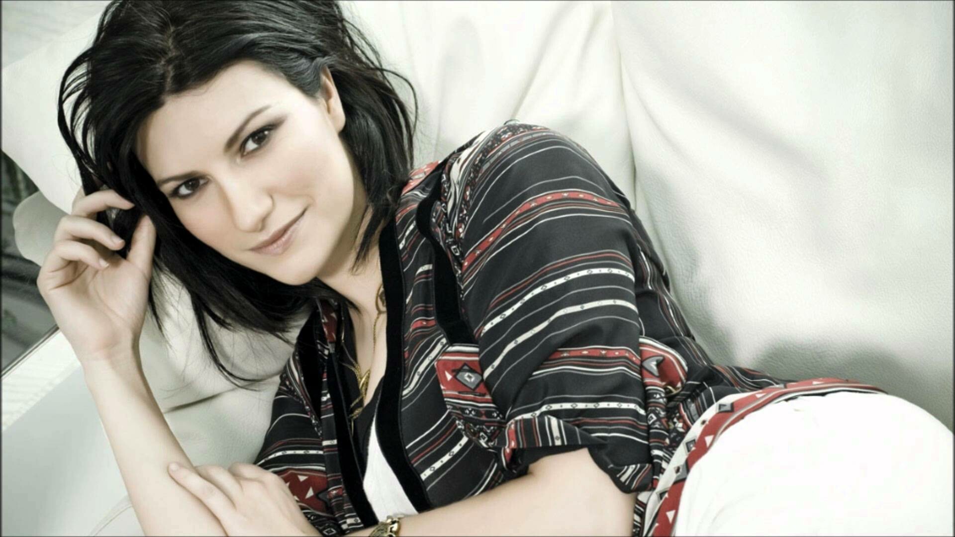 Laura Pausini: One of the most successful and admired Italian artists around the world. 1920x1080 Full HD Wallpaper.