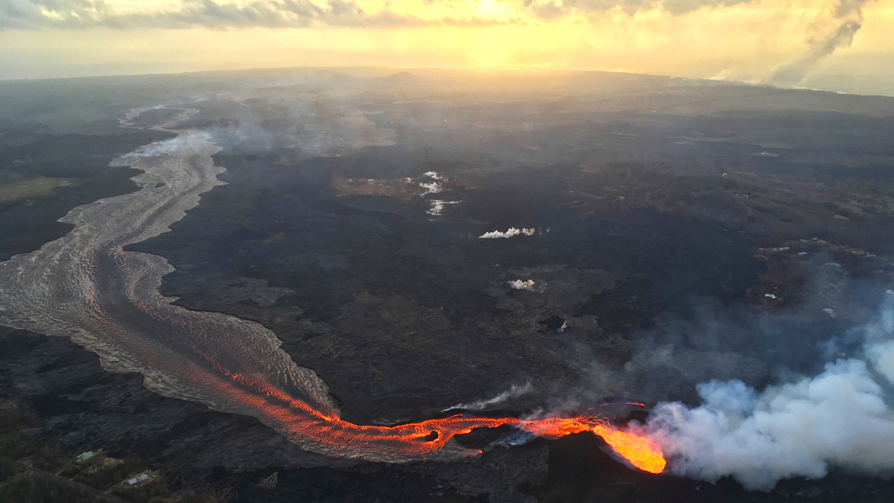 Kilauea eruption, New volcanic playbook, The New York Times, 3000x1690 HD Desktop