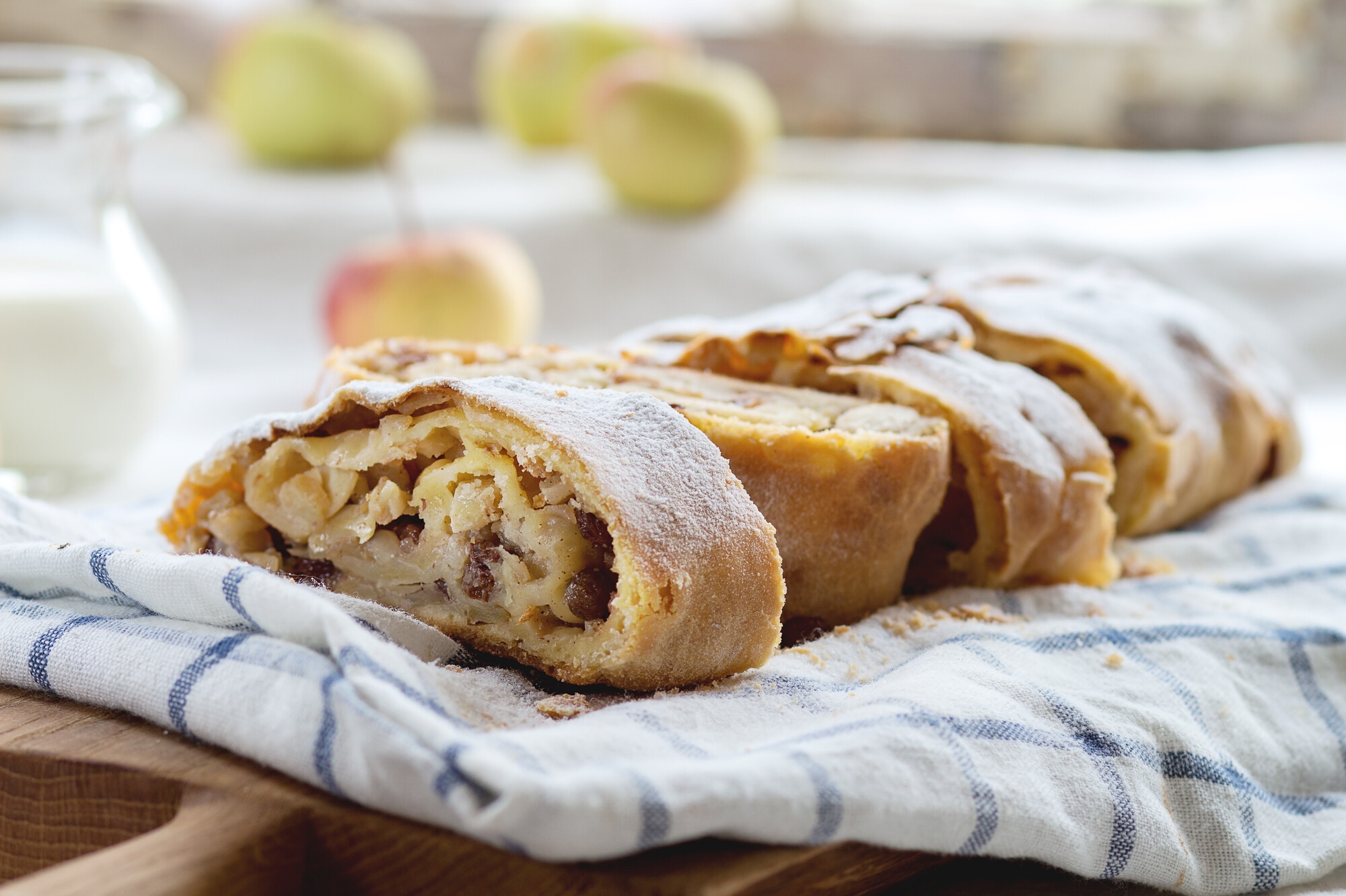 Strudel: Consists of thinly sliced apples, sugar, cinnamon, and raisins or nuts. 2000x1340 HD Wallpaper.