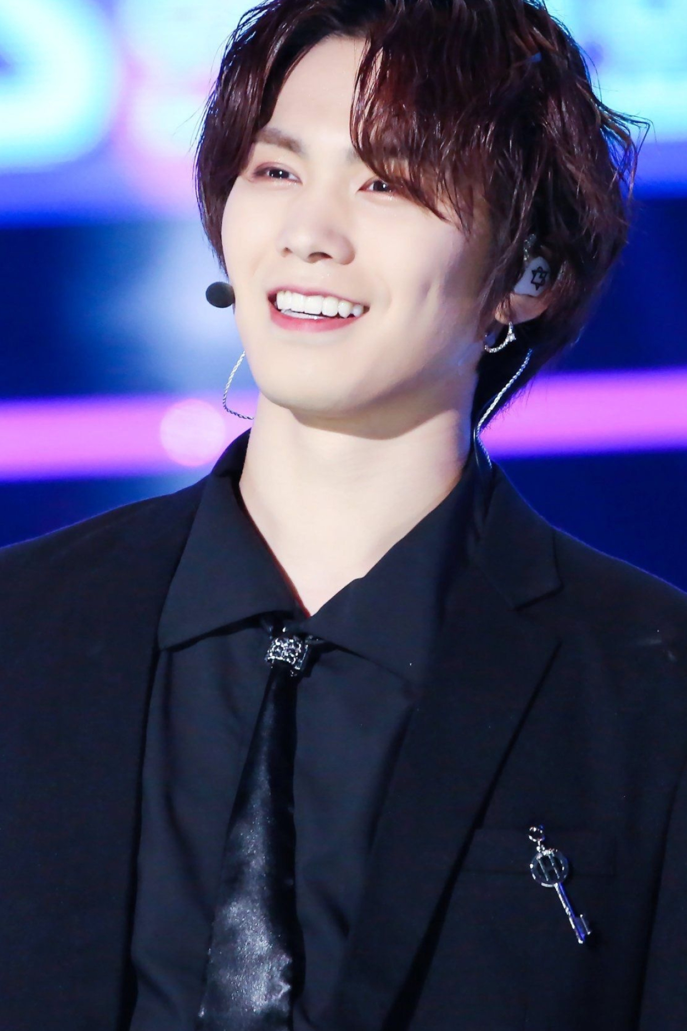 Rocky (Astro), Dazzling smile, Adorable dimples, 1370x2050 HD Handy