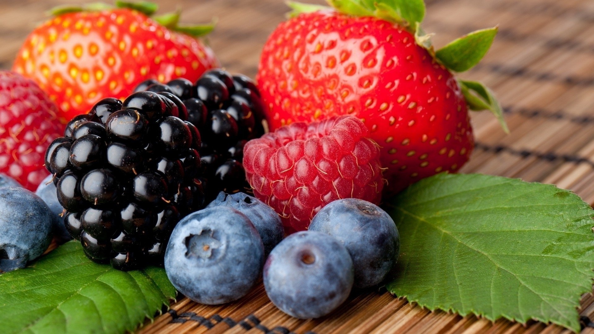 Mesmerizing HD wallpaper, Irresistible berry image, Juicy and flavorful, Sumptuous delight, 1920x1080 Full HD Desktop