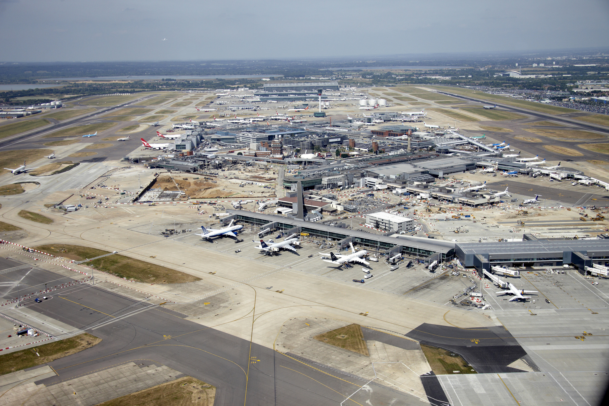 London Heathrow Airport, Add 25, 000 flights, Existing runways, 2130x1420 HD Desktop
